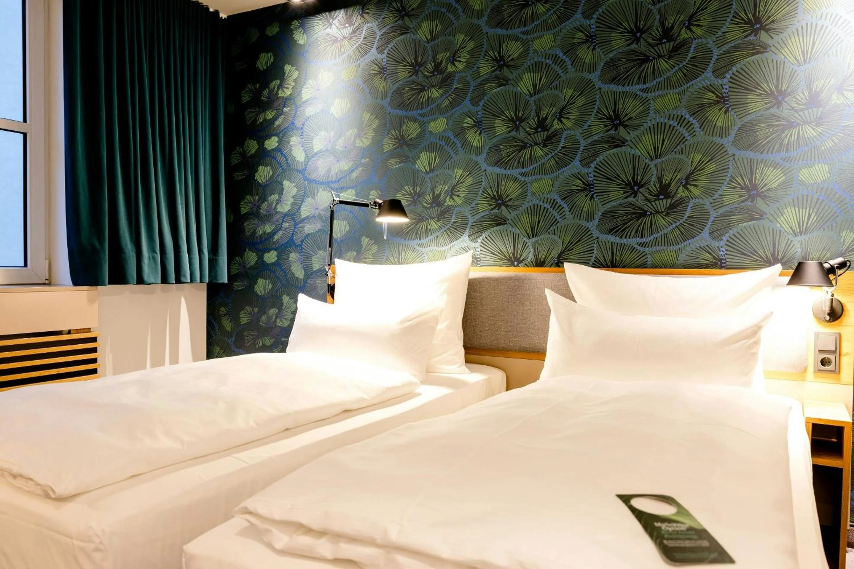 Photo of the whole room, Bed in Motel One Frankfurt-Hauptbahnhof