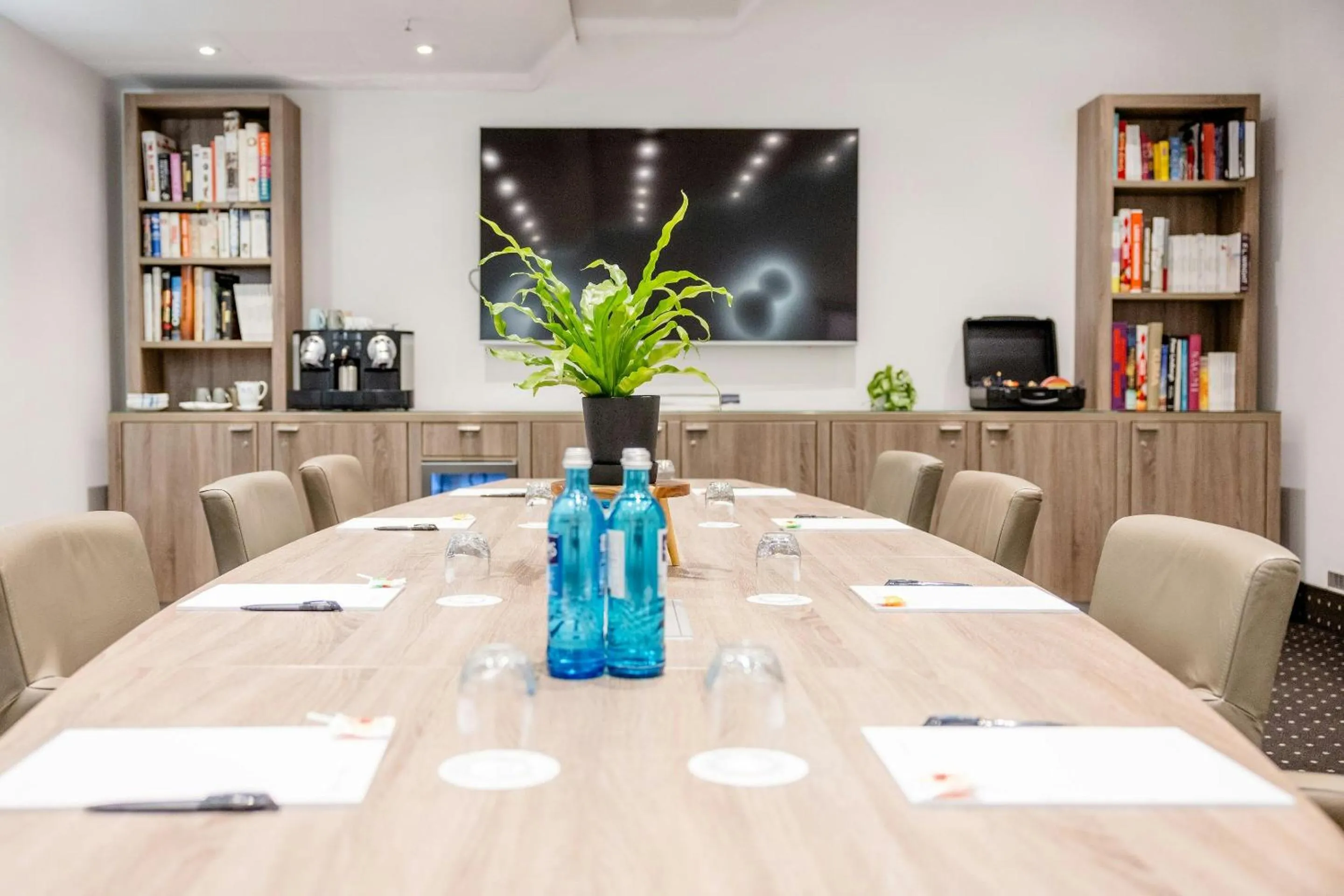 Meeting/conference room in Motel One Frankfurt-Hauptbahnhof