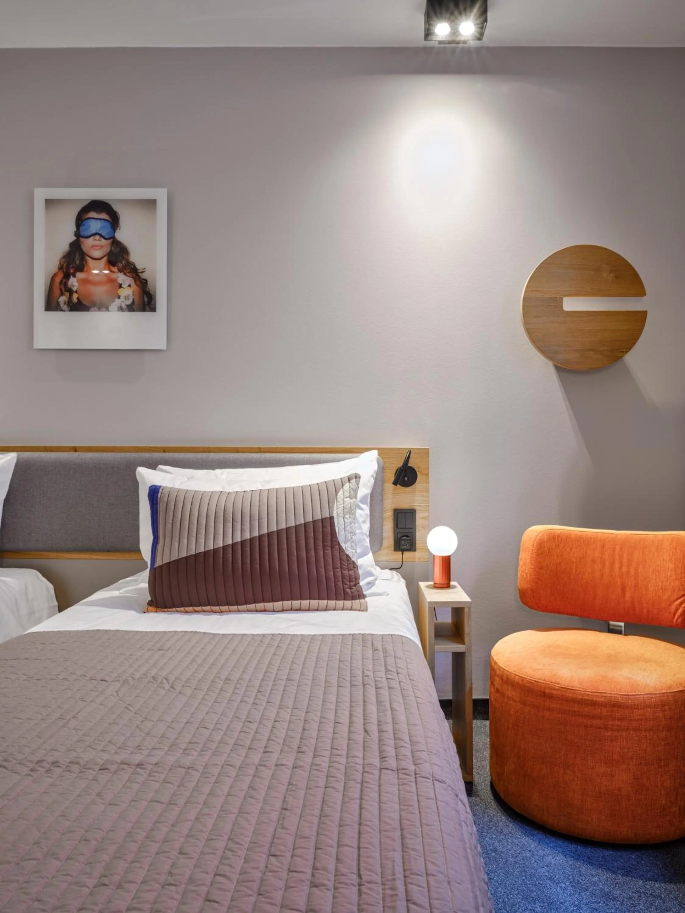 Photo of the whole room, Bed in Flemings Hotel Frankfurt-Central