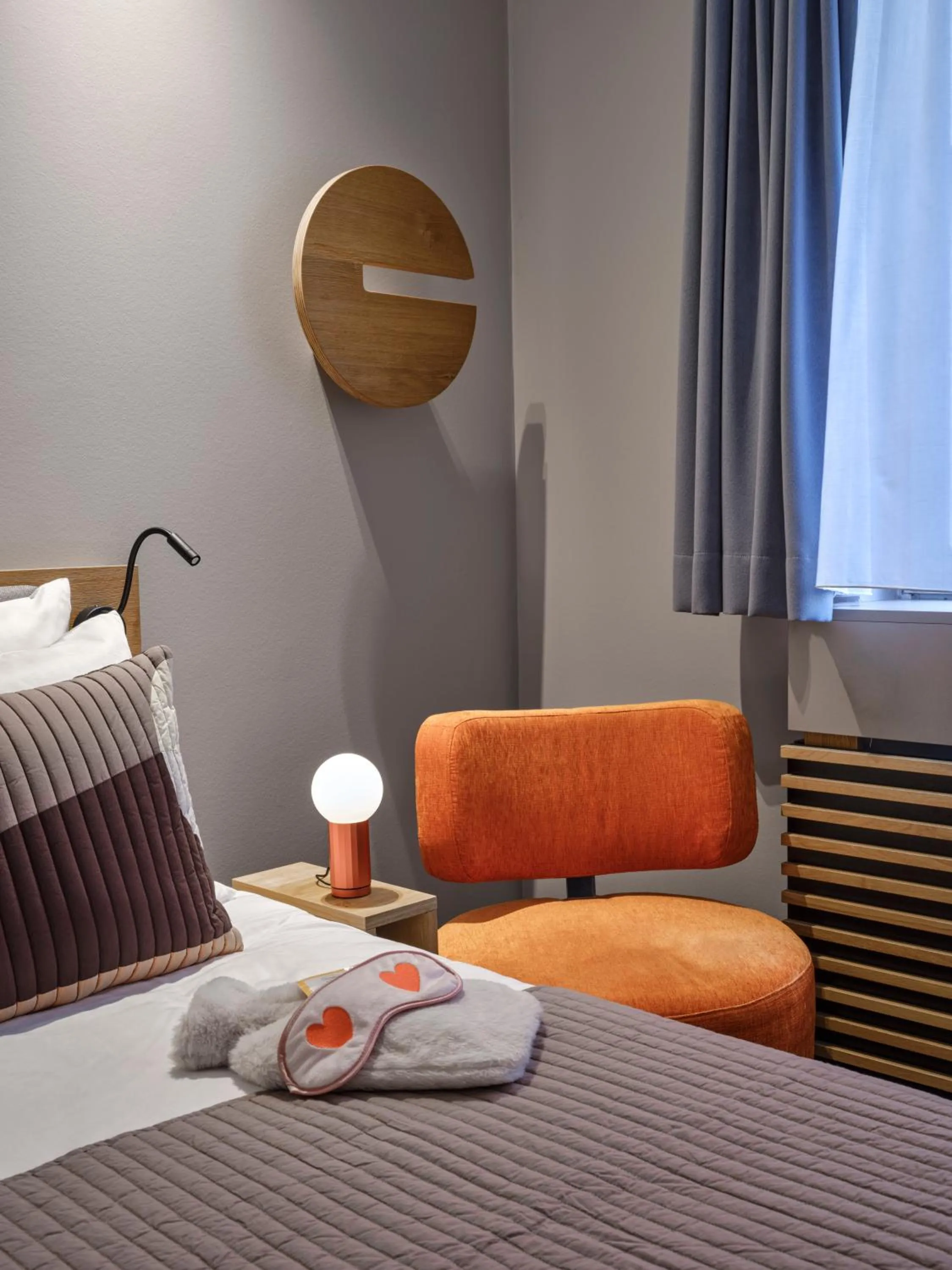 Photo of the whole room, Bed in Flemings Hotel Frankfurt-Central