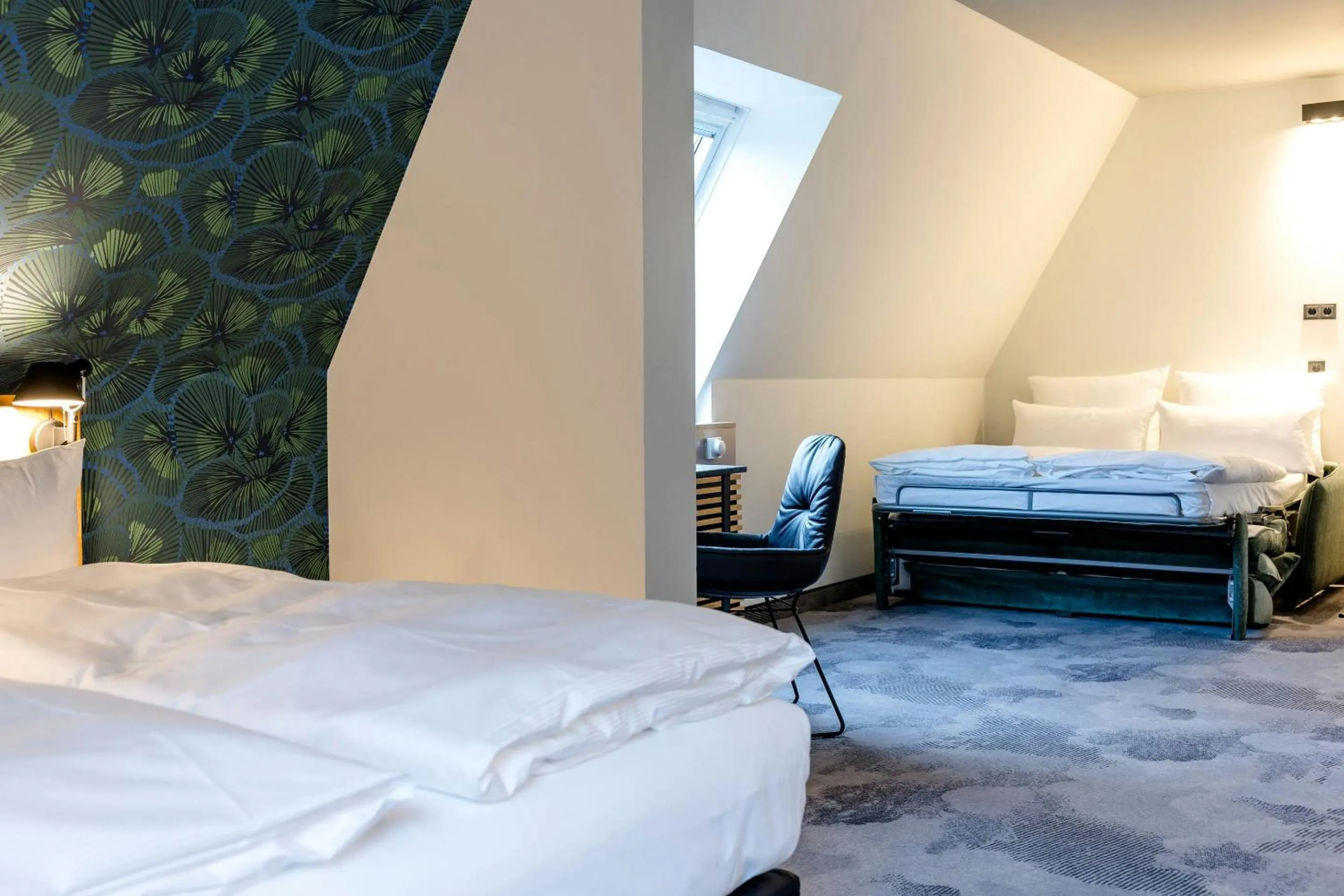 Photo of the whole room, Bed in Motel One Frankfurt-Hauptbahnhof