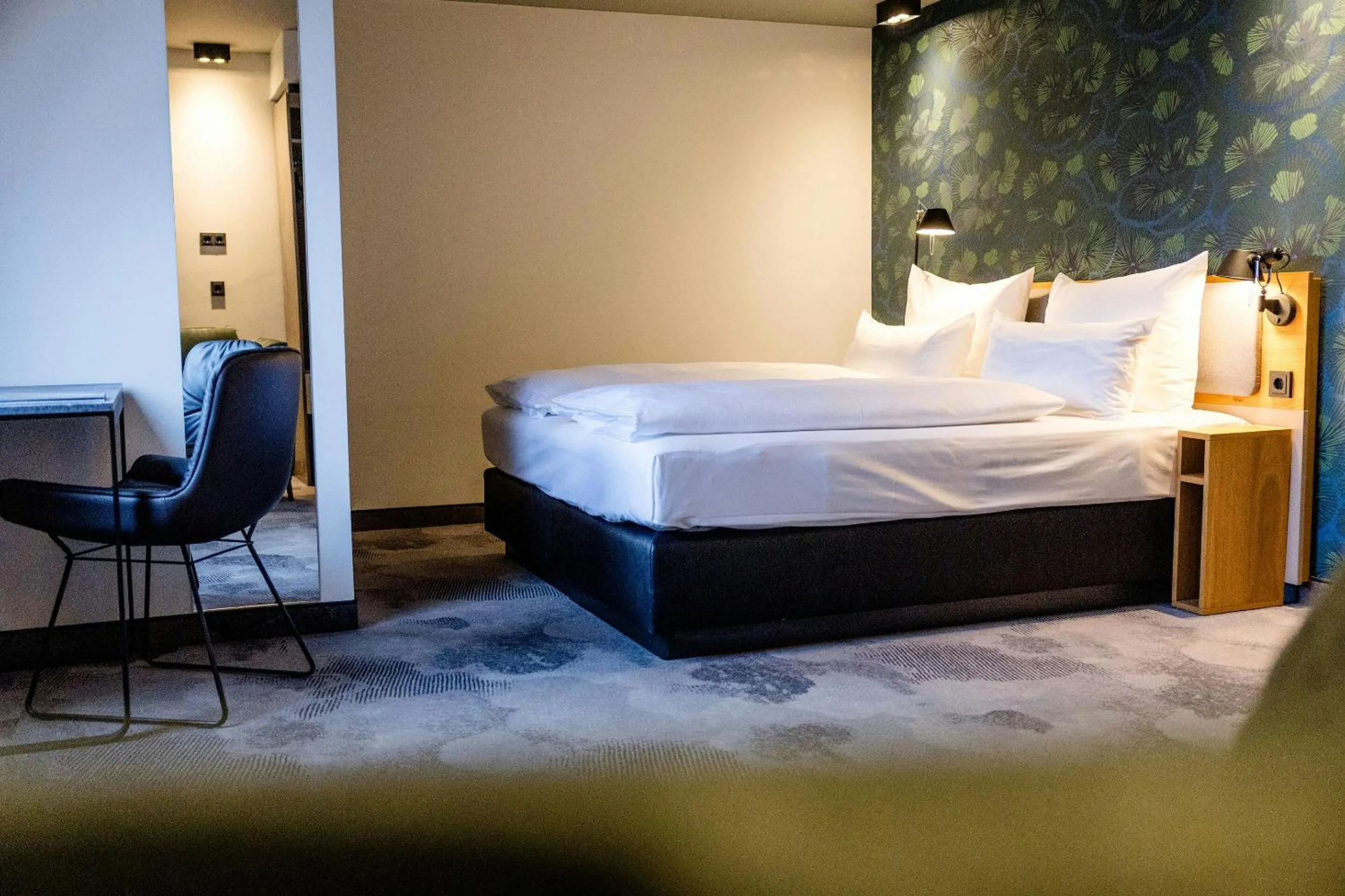 Photo of the whole room, Bed in Motel One Frankfurt-Hauptbahnhof