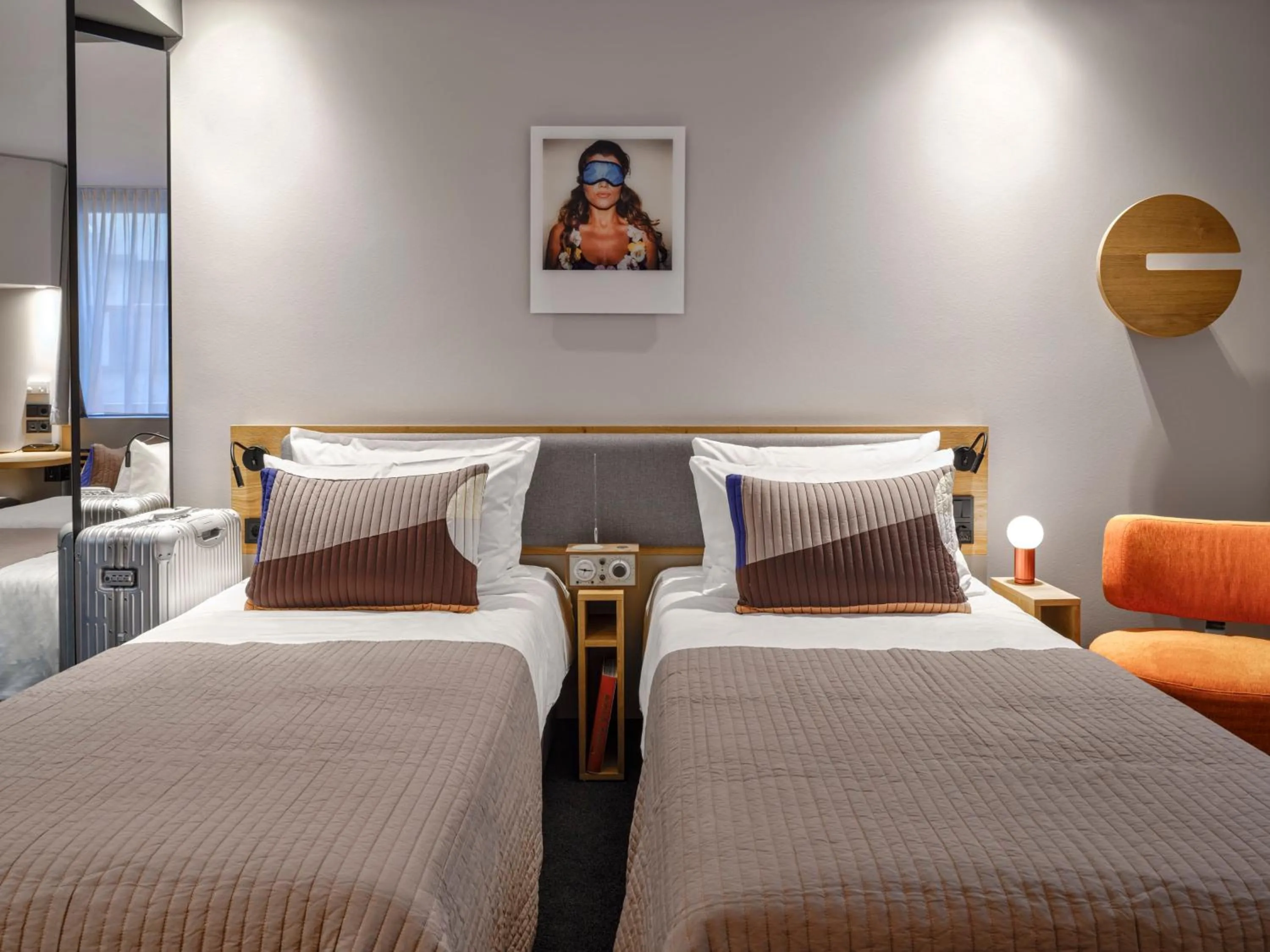 Facade/entrance, Bed in Flemings Hotel Frankfurt-Central