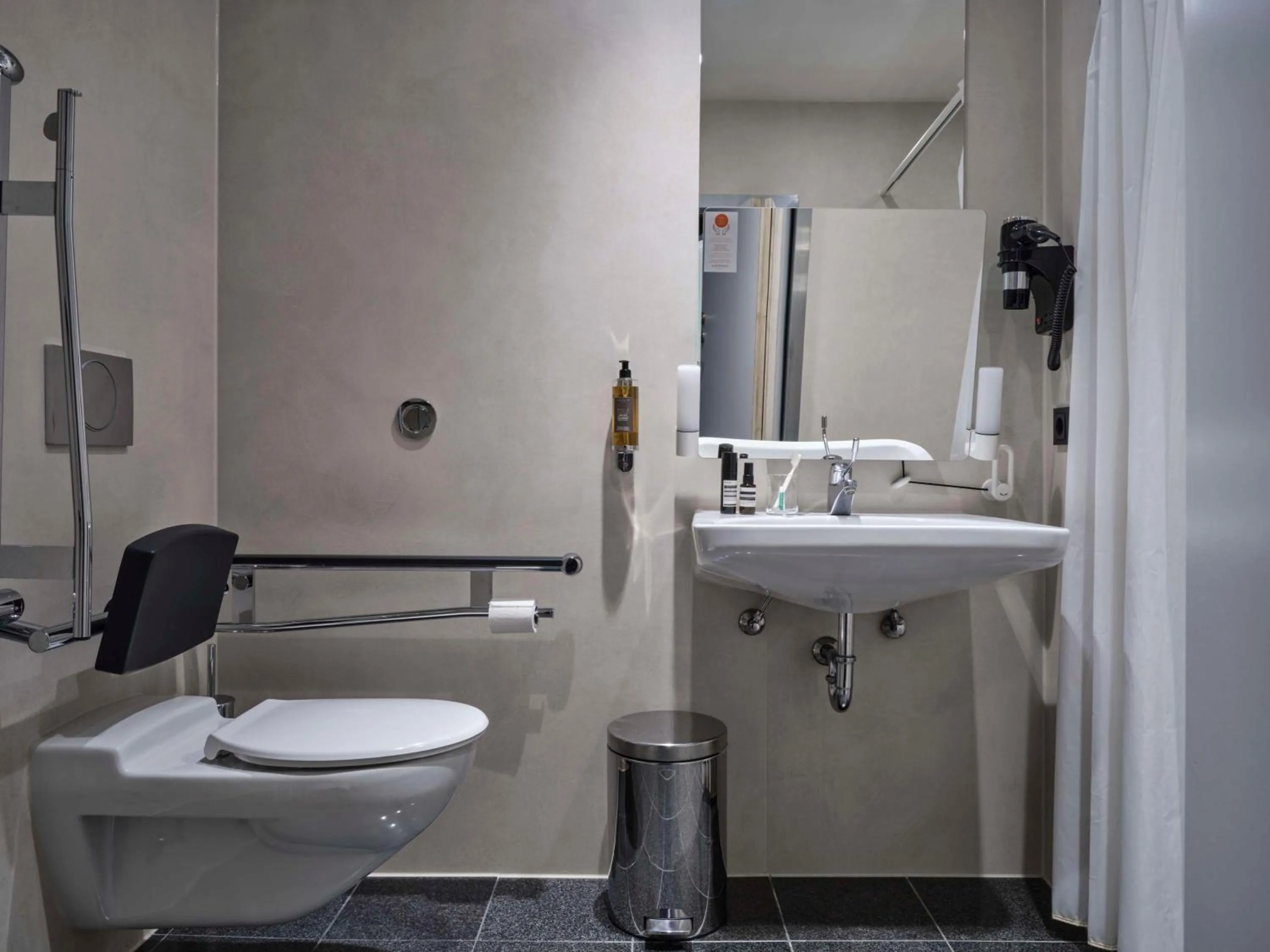 Bathroom in Flemings Hotel Frankfurt-Central