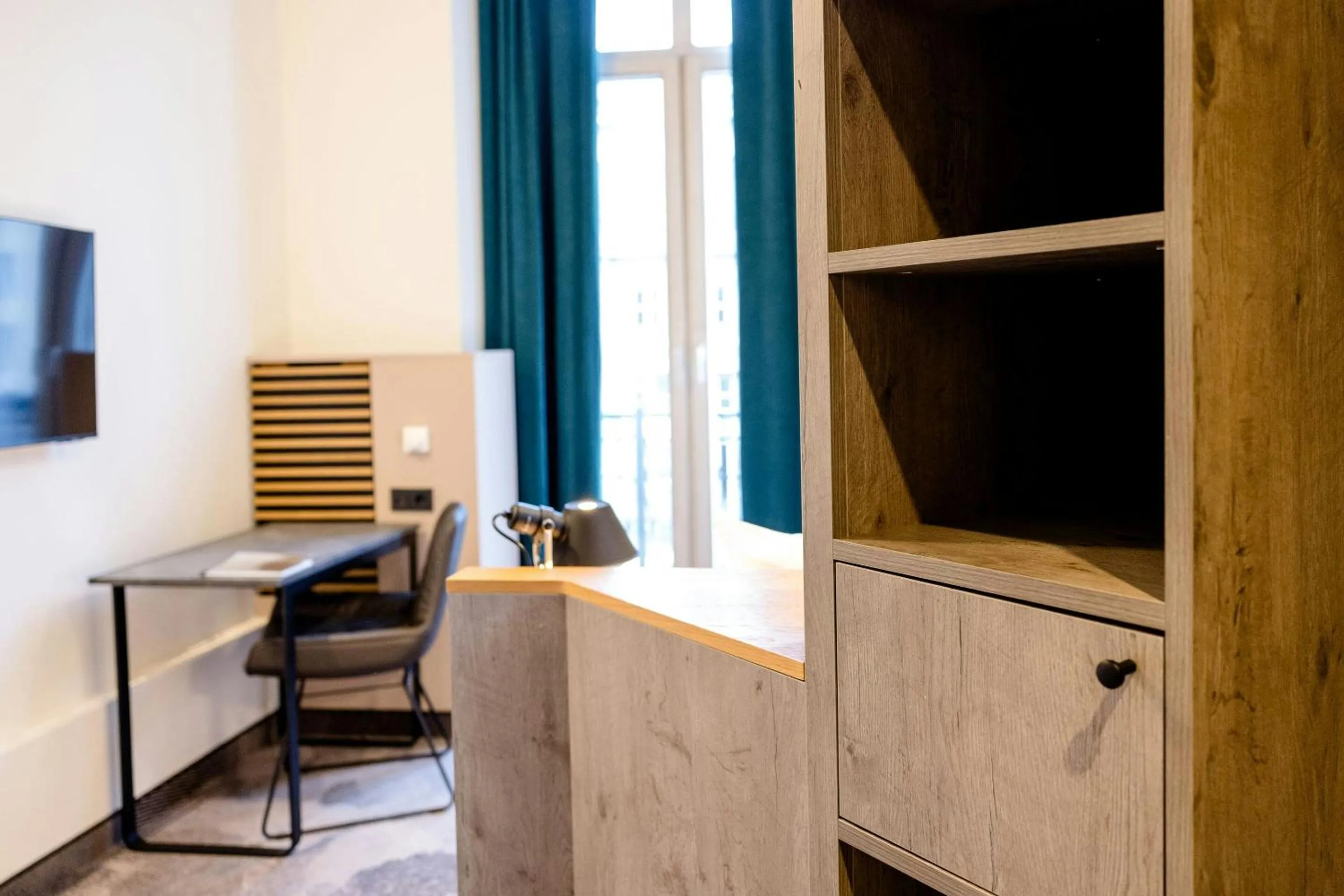 Photo of the whole room in Motel One Frankfurt-Hauptbahnhof