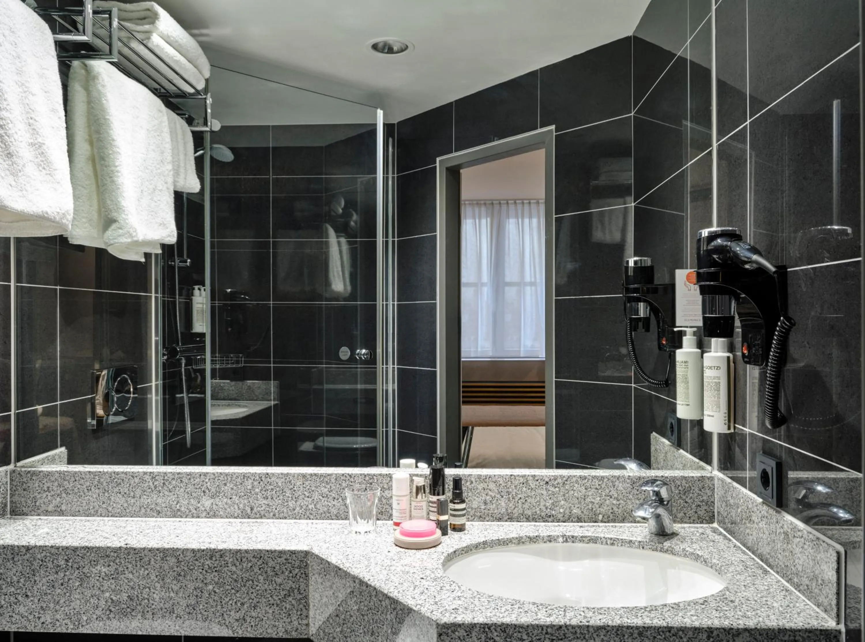 Bathroom in Flemings Hotel Frankfurt-Central