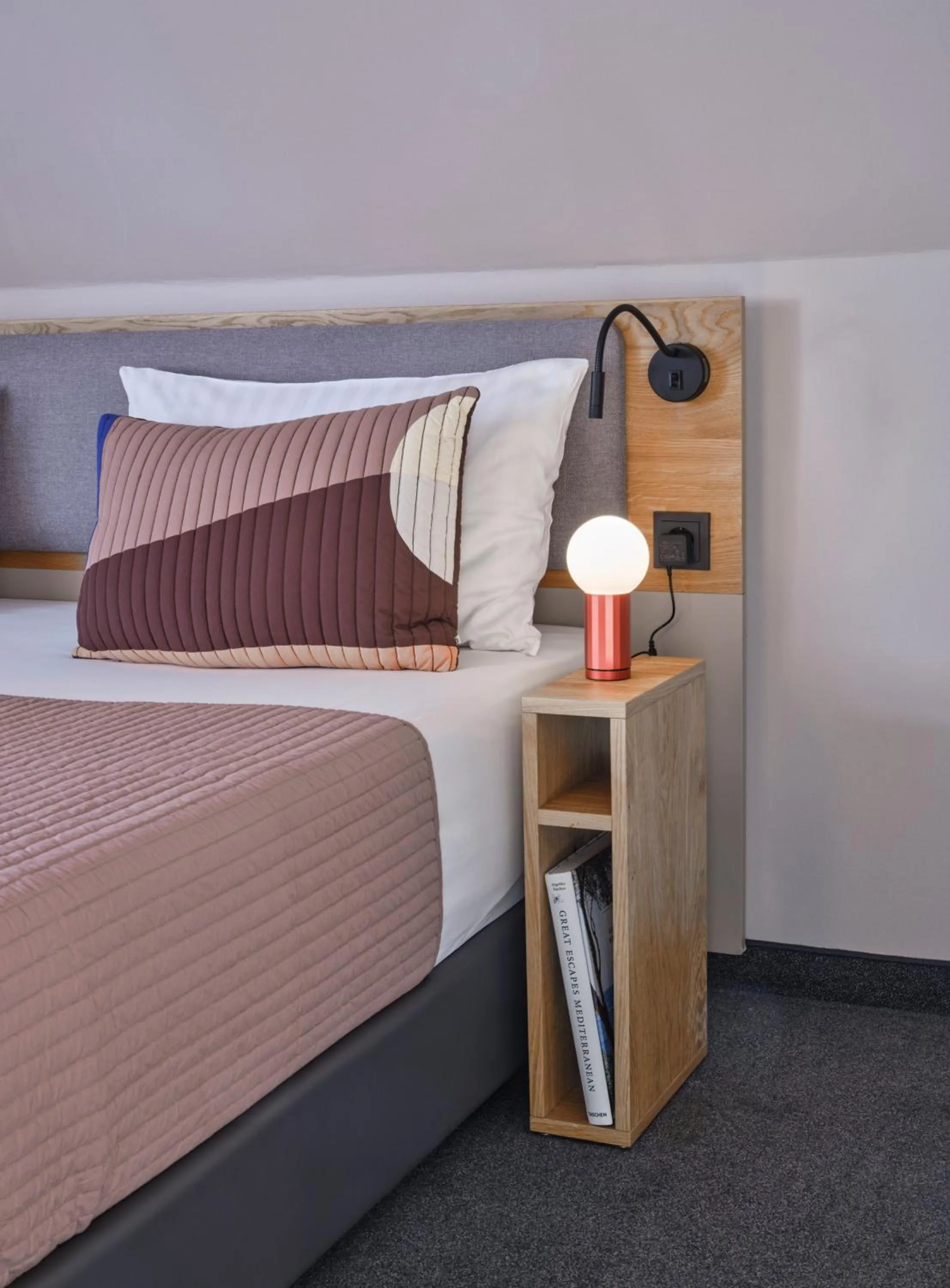 Facade/entrance, Bed in Flemings Hotel Frankfurt-Central