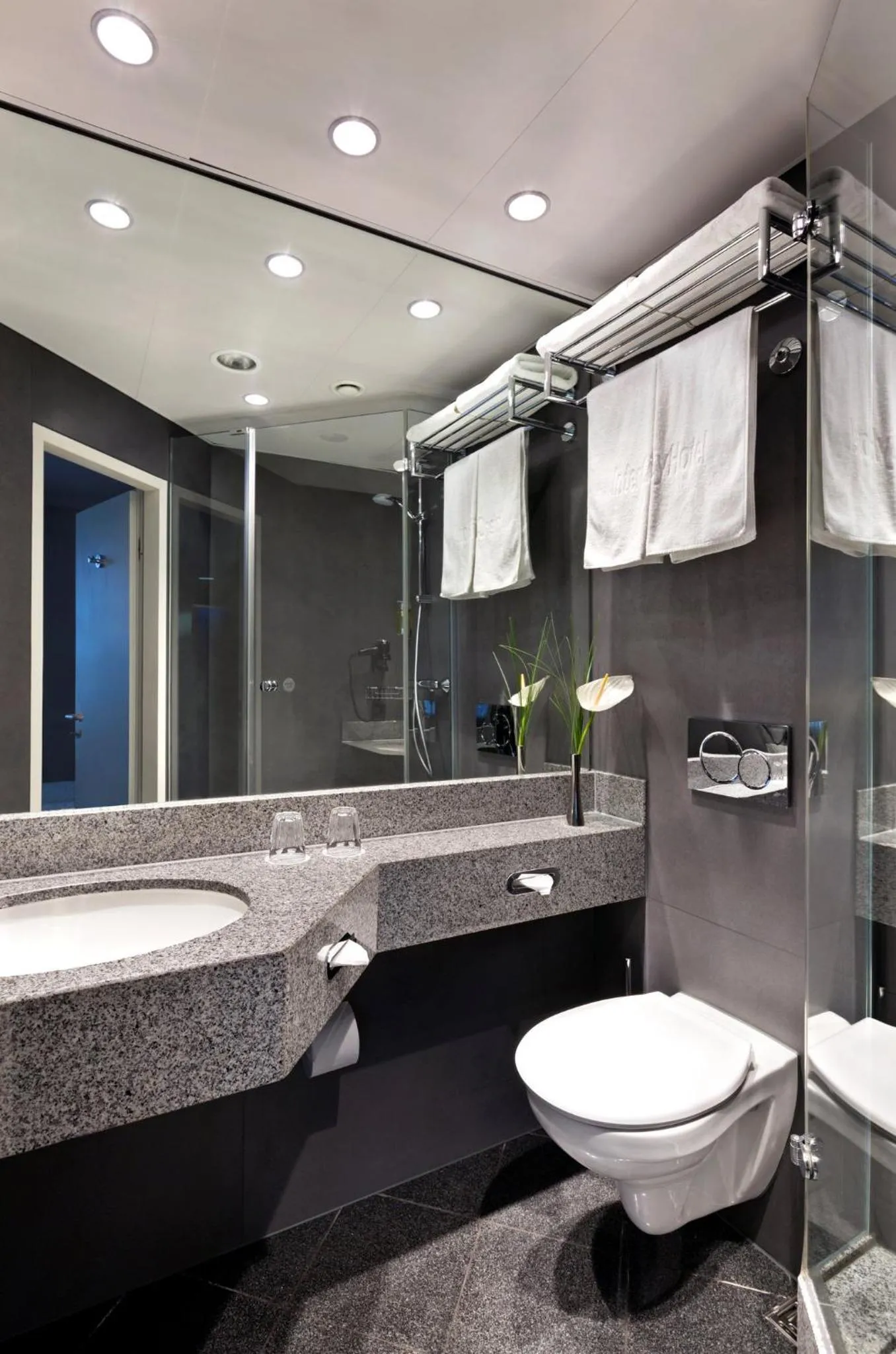 Bathroom in Flemings Hotel Frankfurt-Central