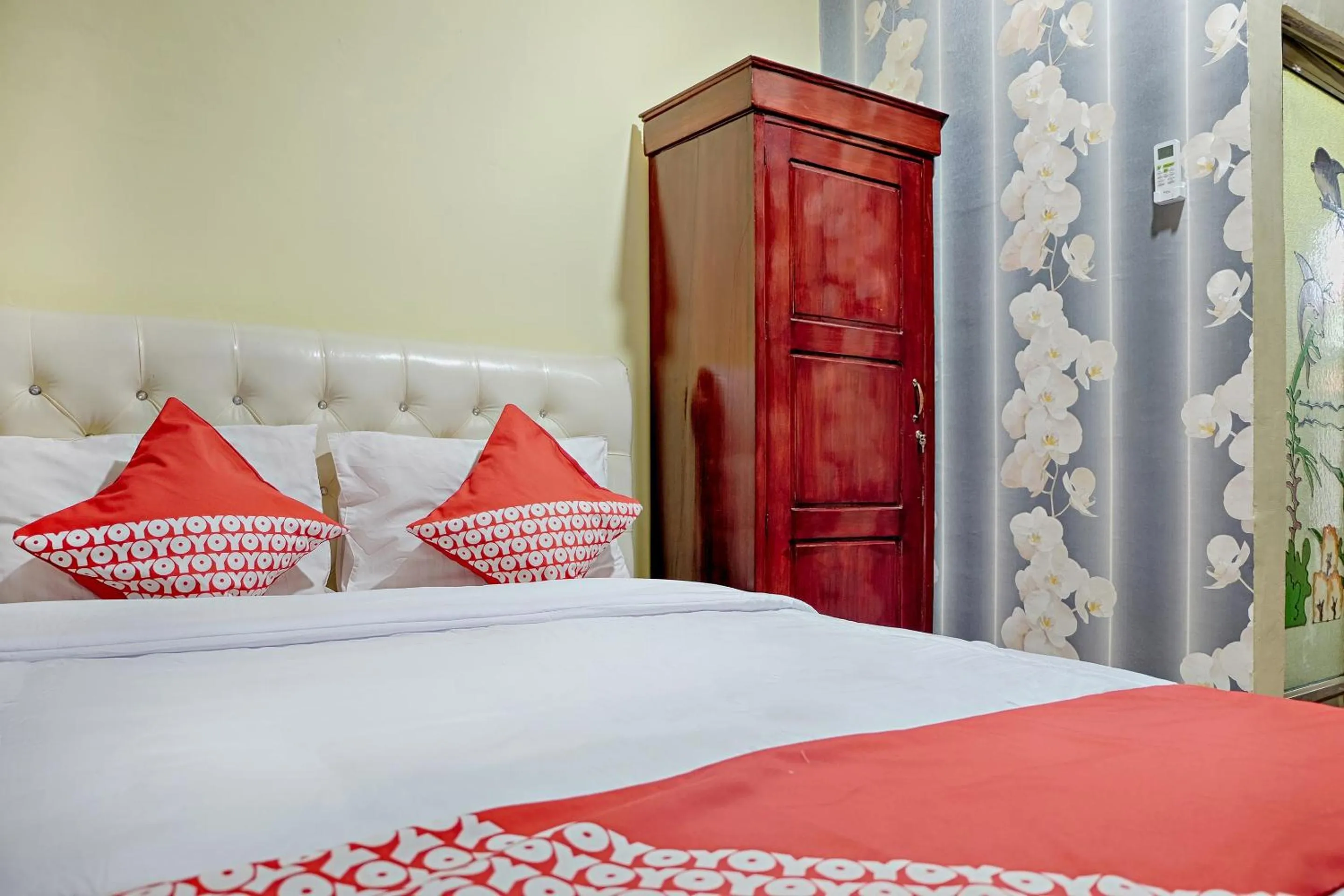 Bedroom, Bed in Hotel O Jinan Makassar