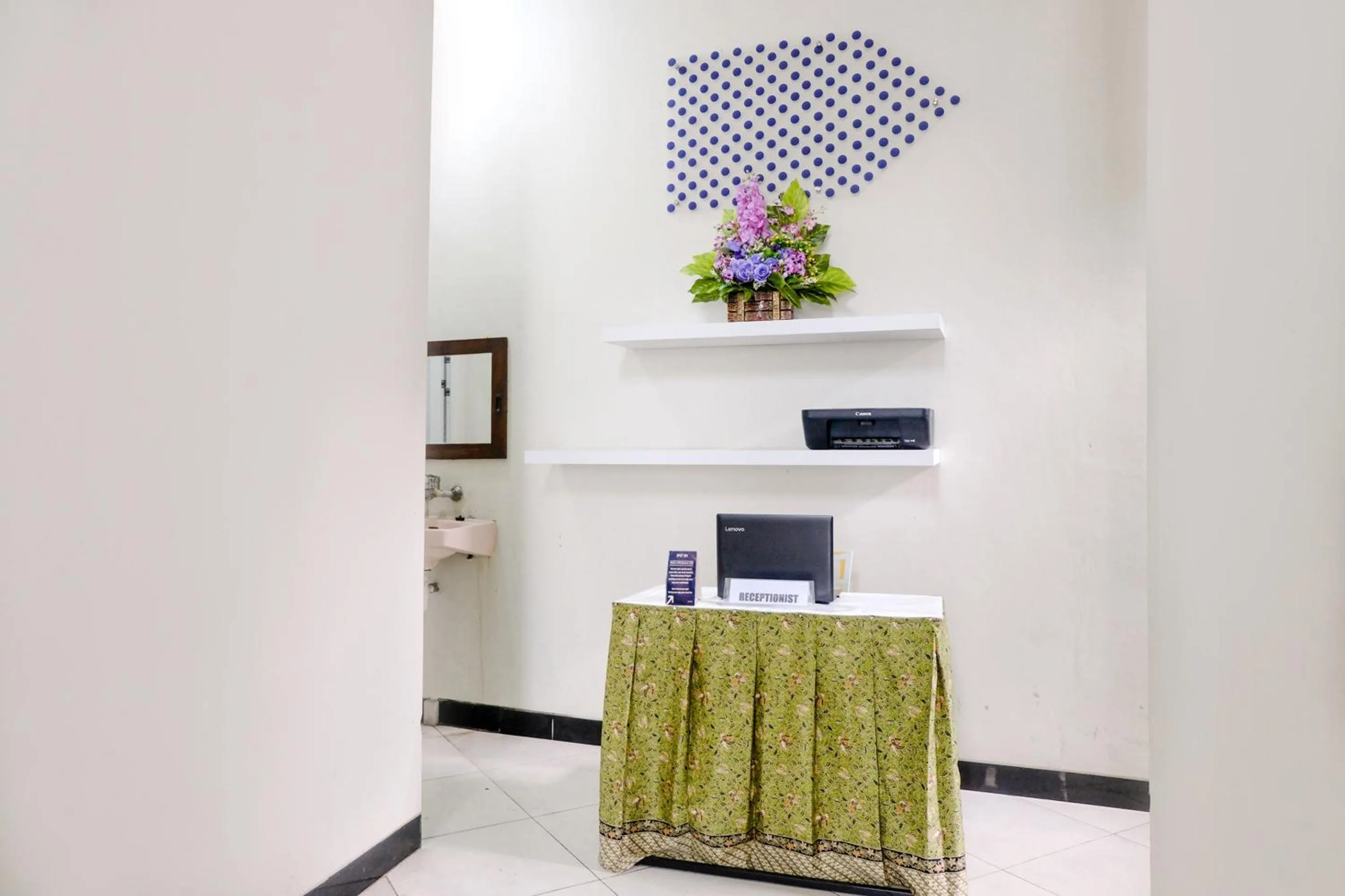 Lobby or reception in SPOT ON 2723 Gatsu Kost