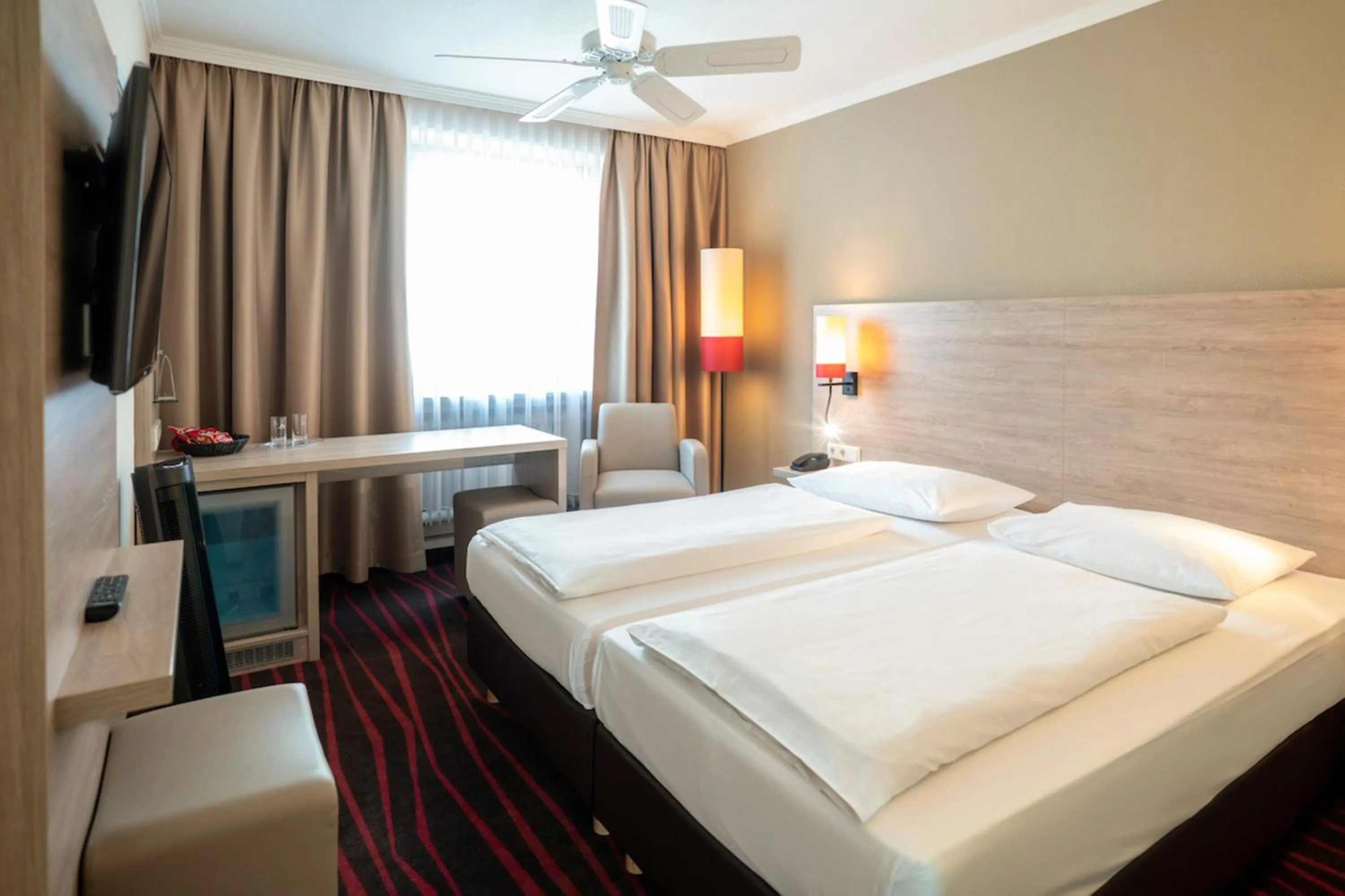 Photo of the whole room, Bed in Europäischer Hof