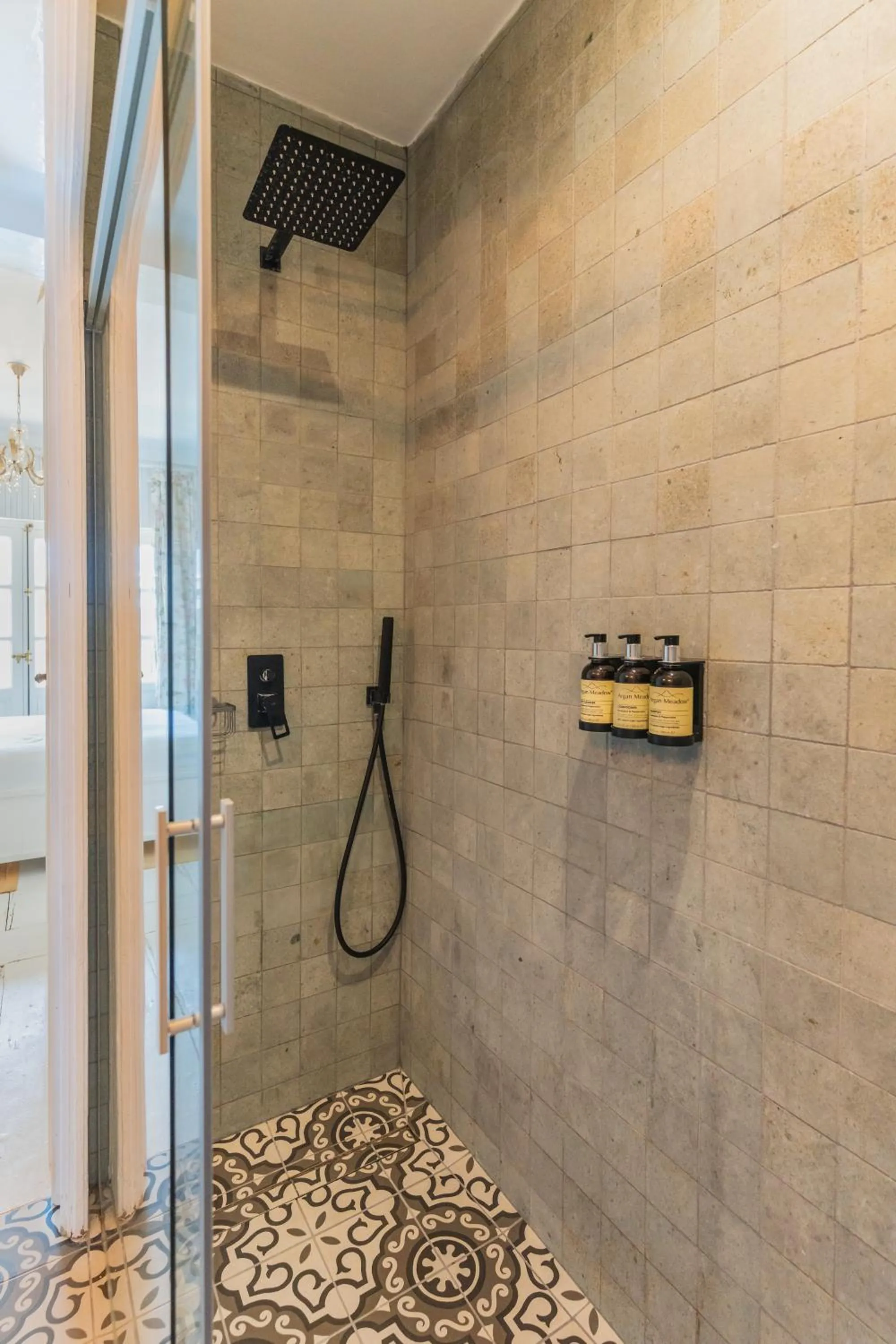 Shower in The Pearl - Marbella