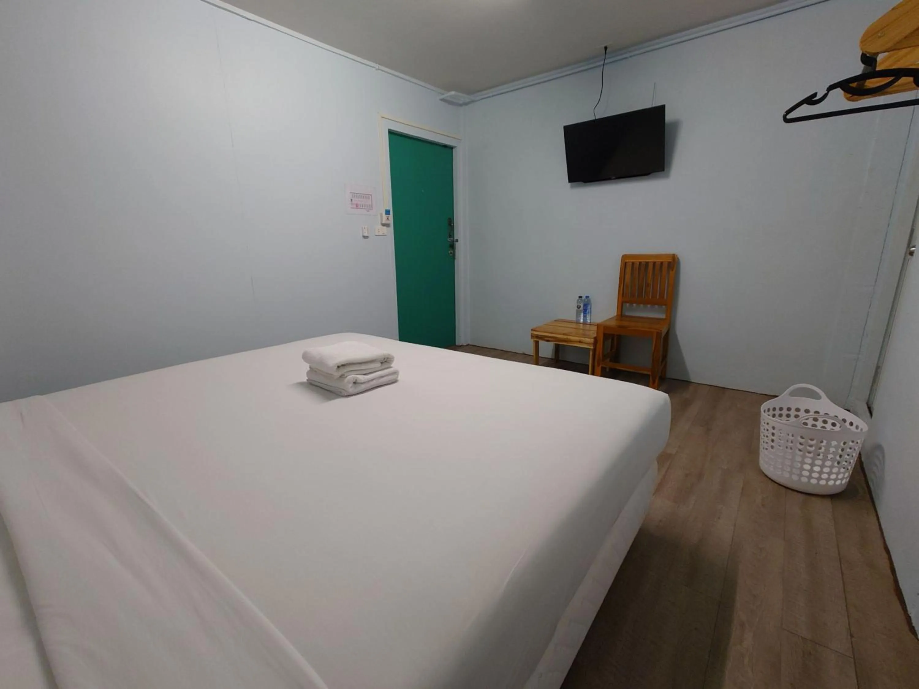 Photo of the whole room, Bed in Baan Kim Lian SHA