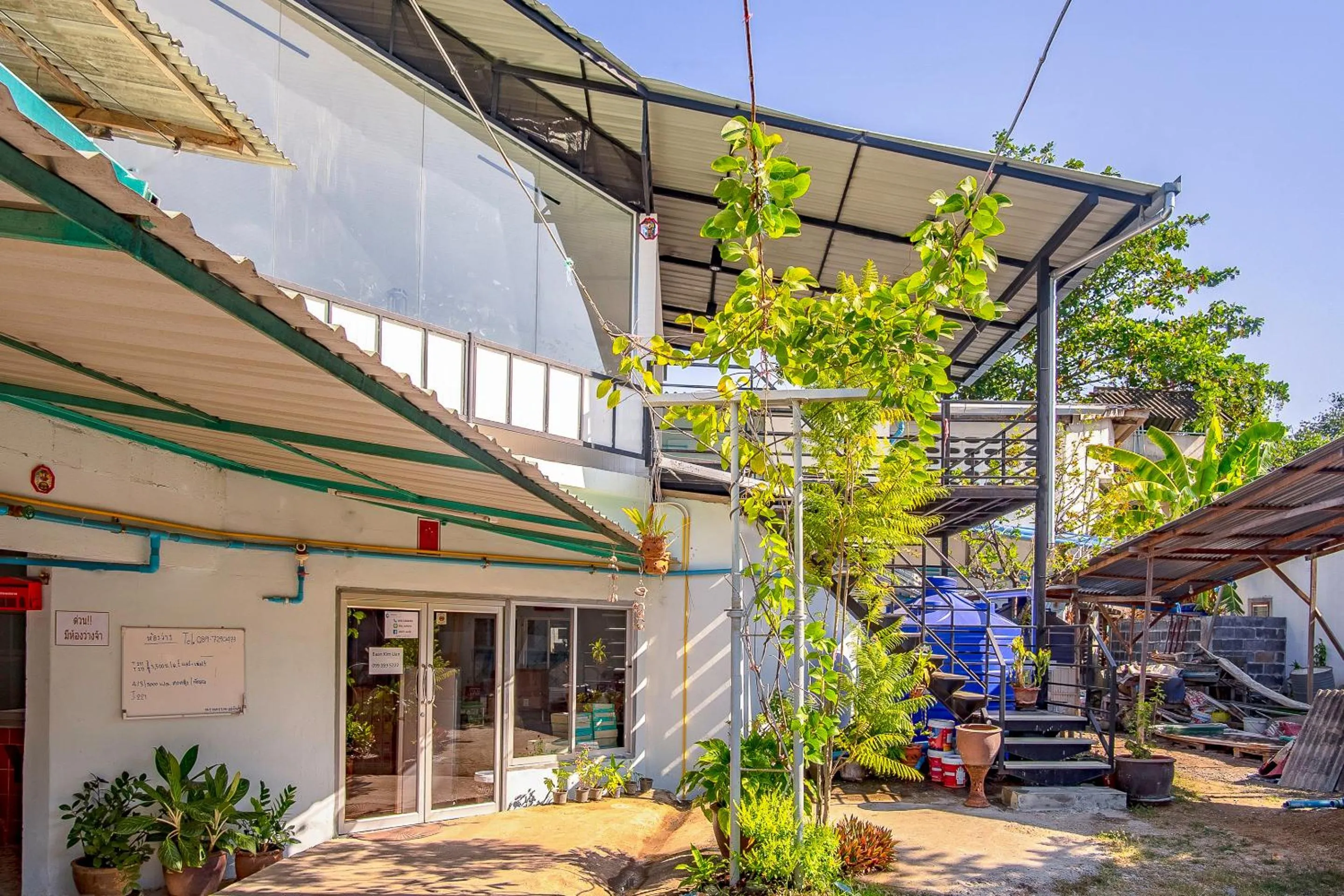 Facade/entrance in Baan Kim Lian SHA