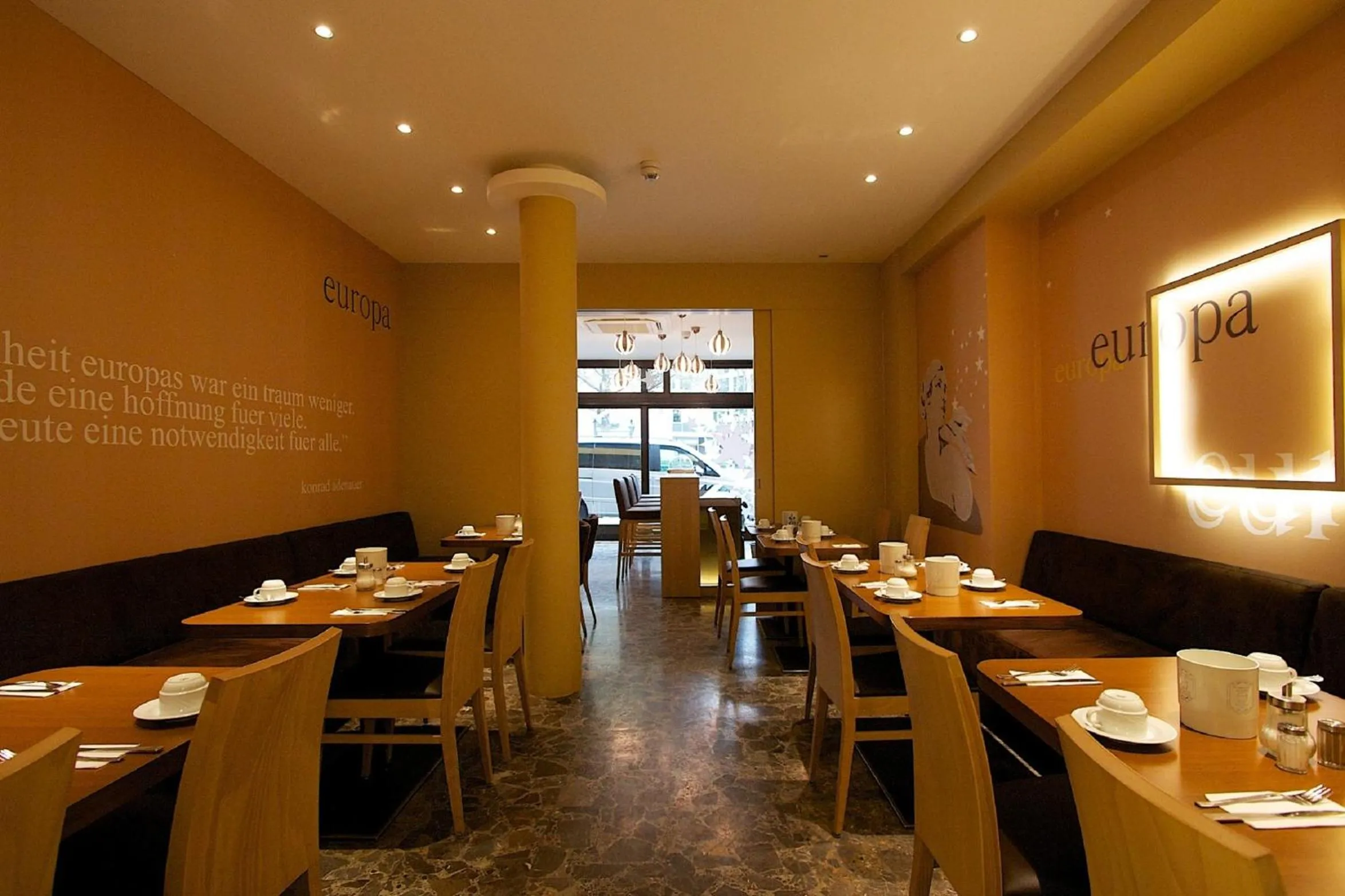 Restaurant/places to eat in Hotel Europa Life