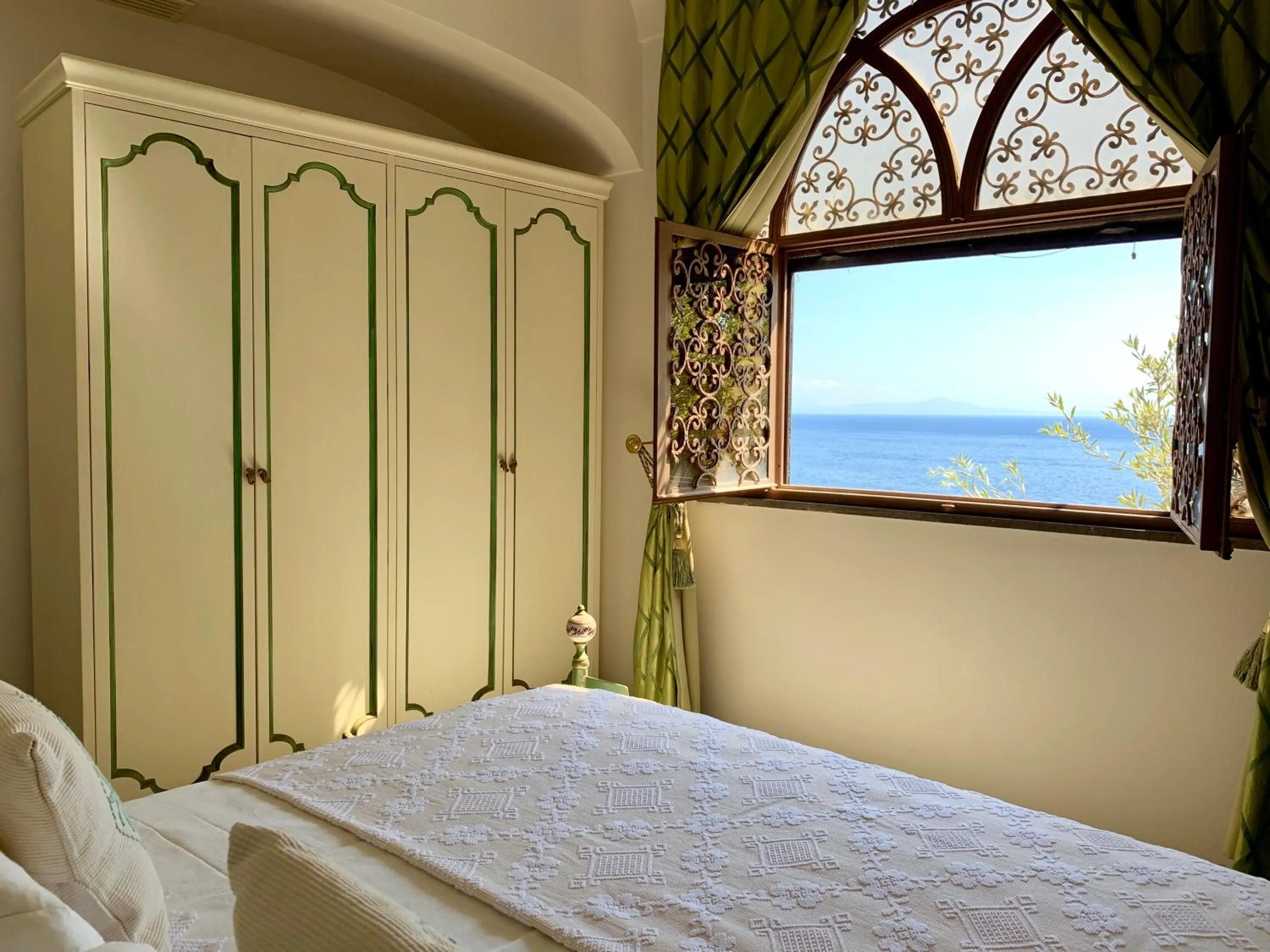 Bed in Villa Le Baste