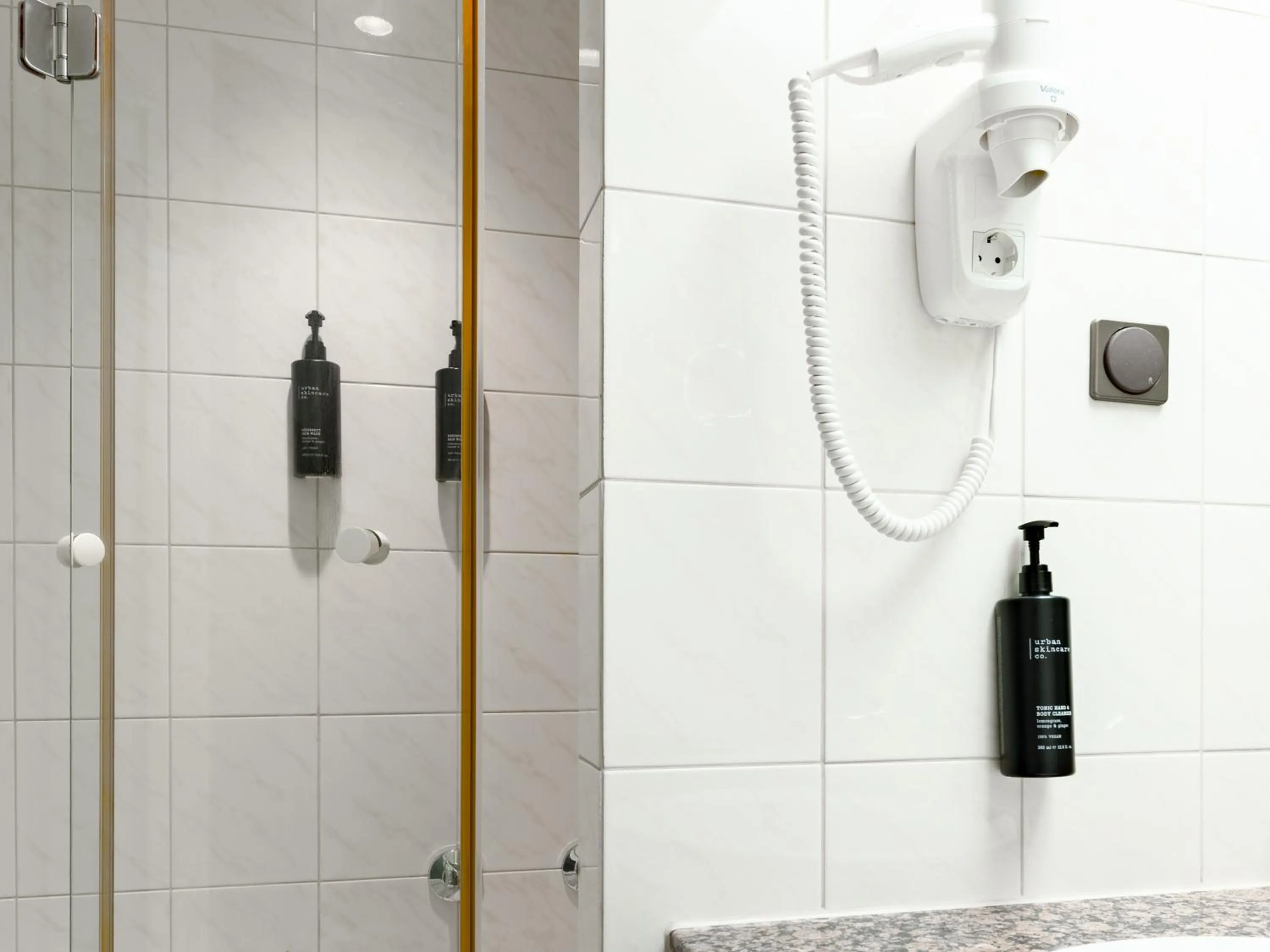 Bathroom in Hotel Continental Frankfurt