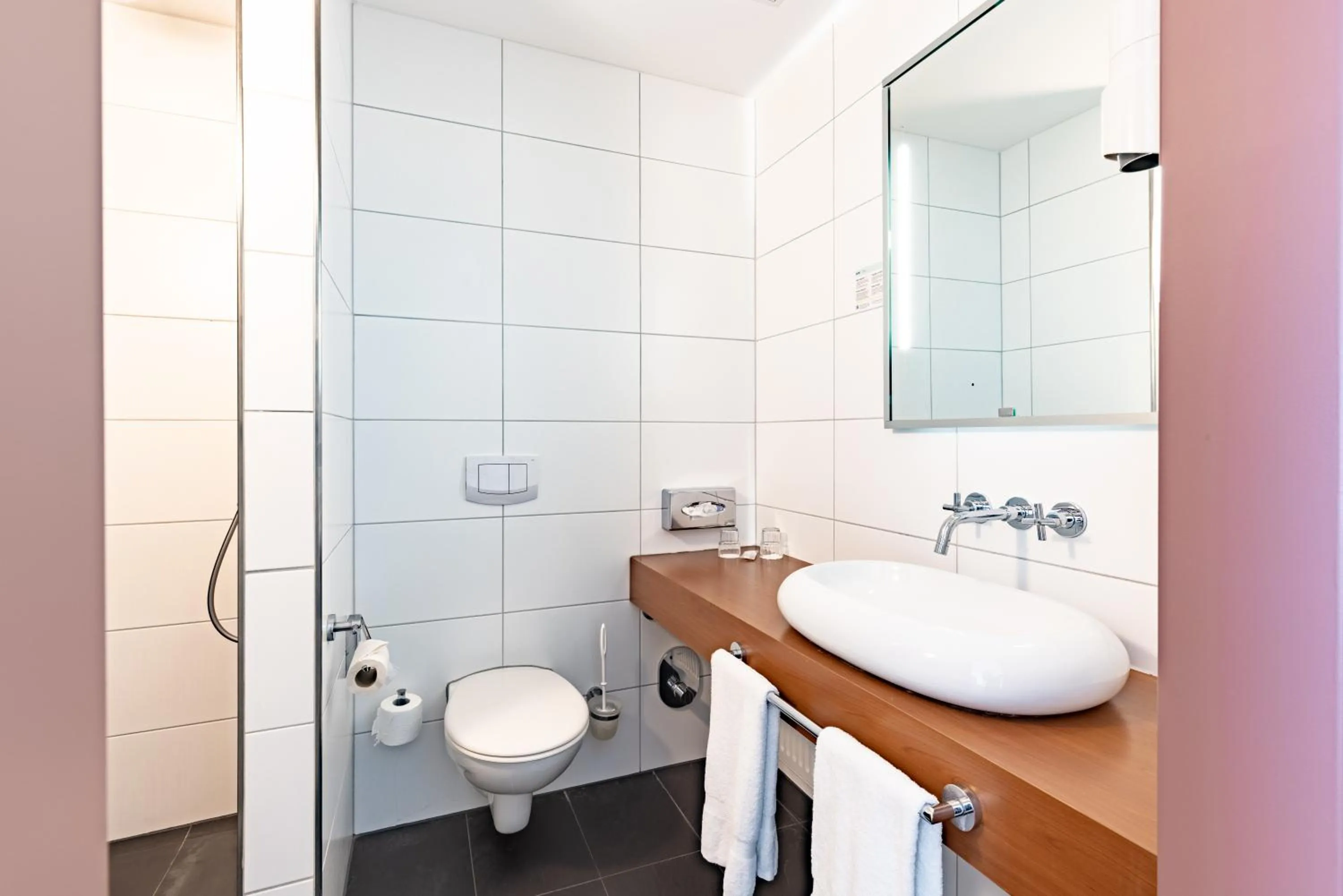 Bathroom in Hotel Continental Frankfurt