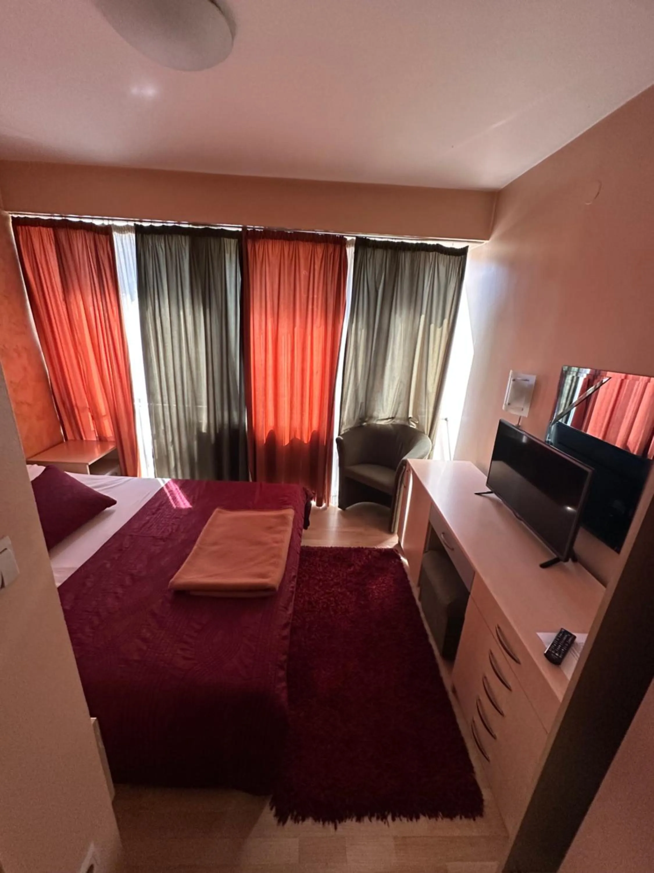 Communal lounge/ TV room, Bed in Hotel Brkić Sarajevo Airport - Free Parking