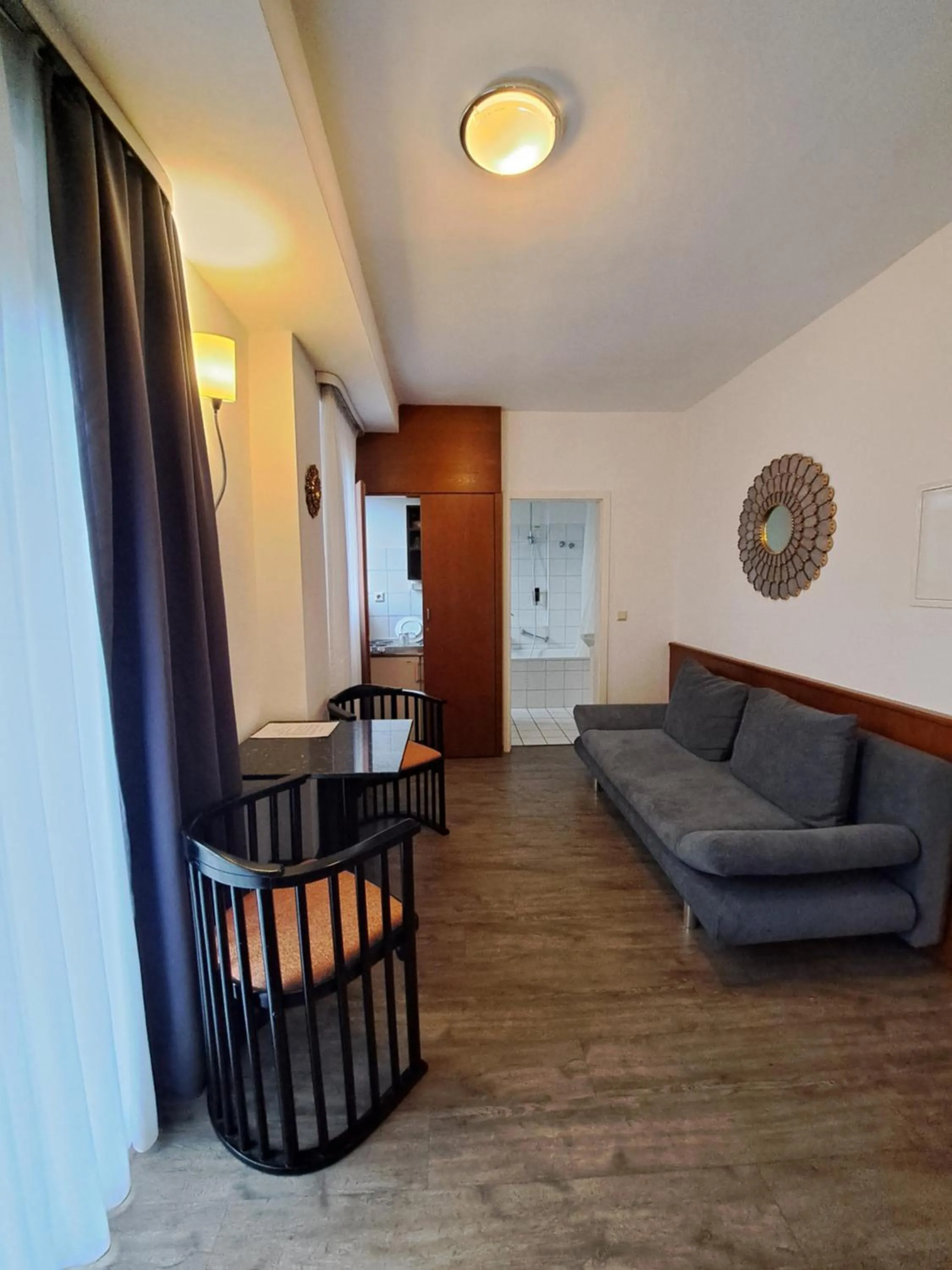 Kitchen or kitchenette in Hotel Central Hauptbahnhof