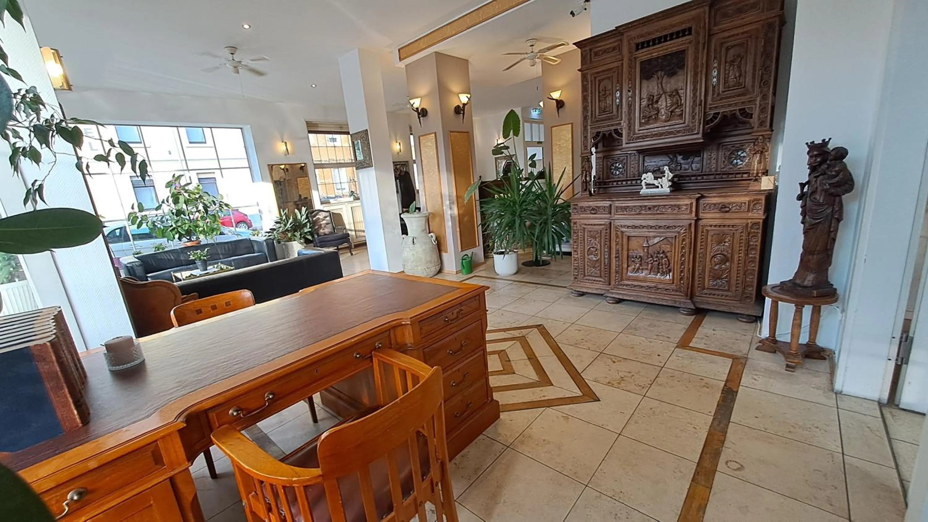 Lobby or reception in Hotel Central Hauptbahnhof