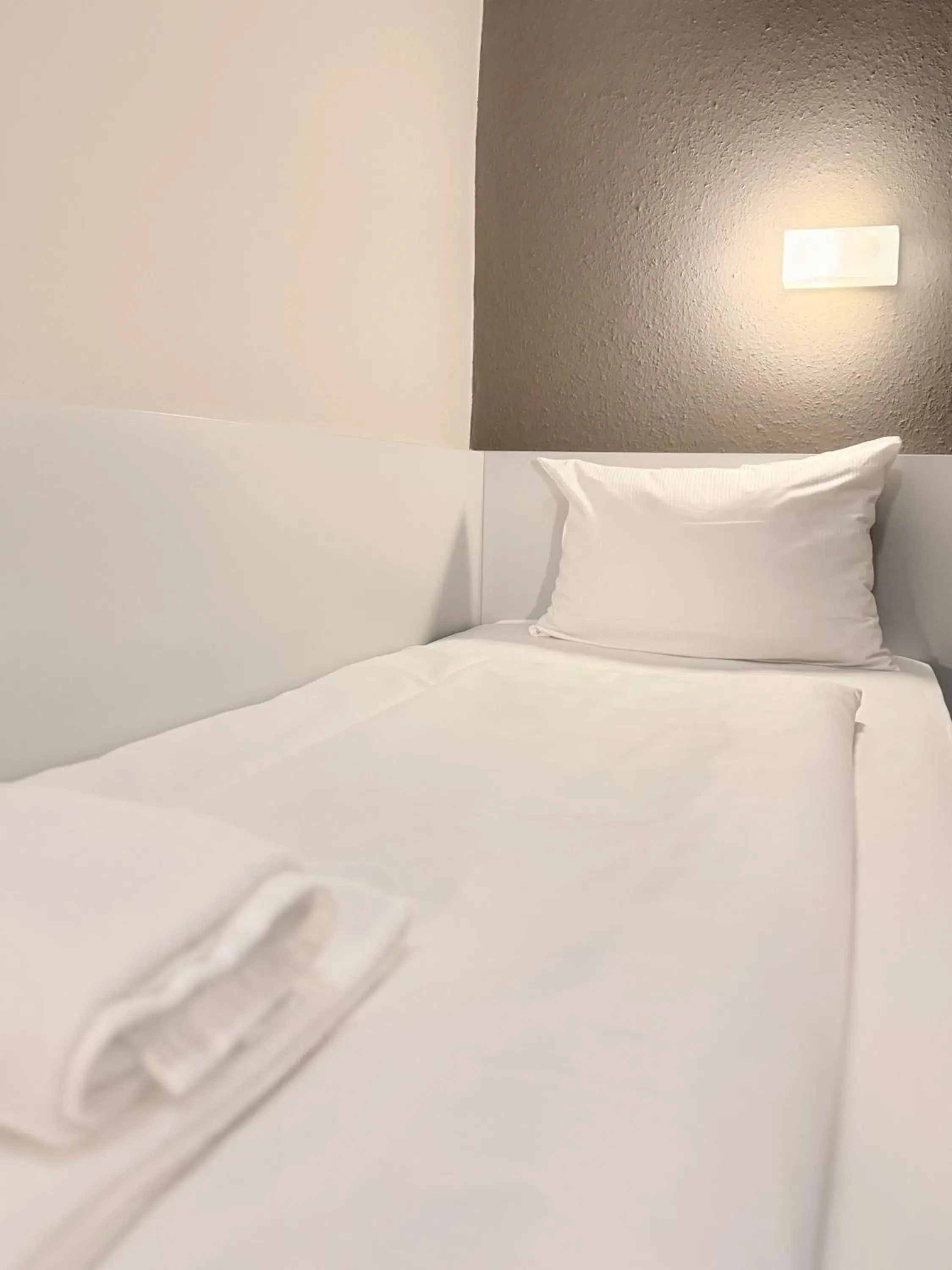 Standard Single Room in Colour Hotel Standard Single Room in Colour Hotel