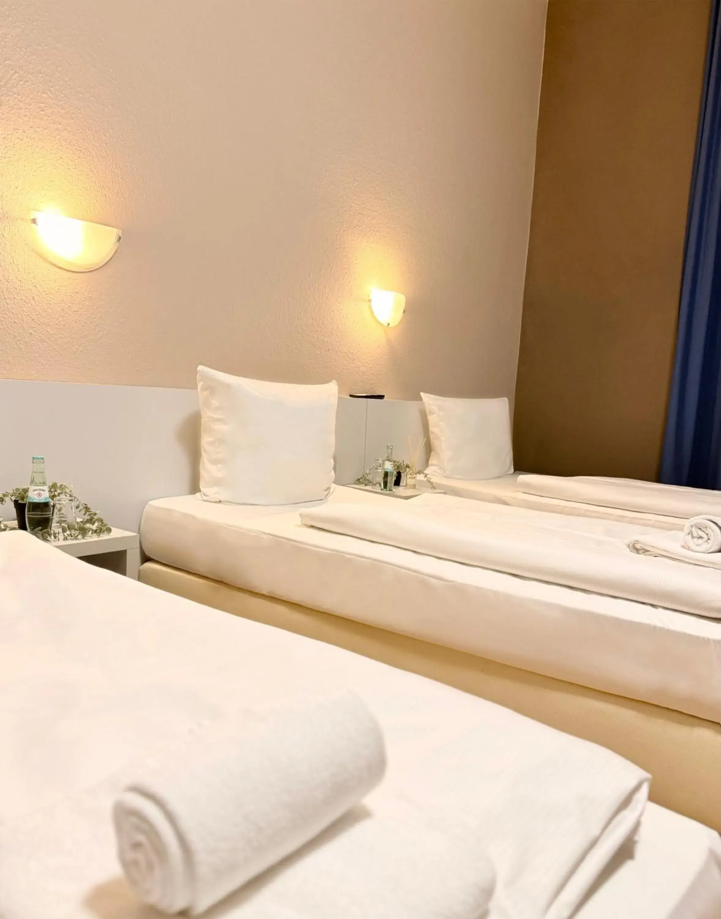 Standard Triple Room in Colour Hotel Standard Triple Room in Colour Hotel