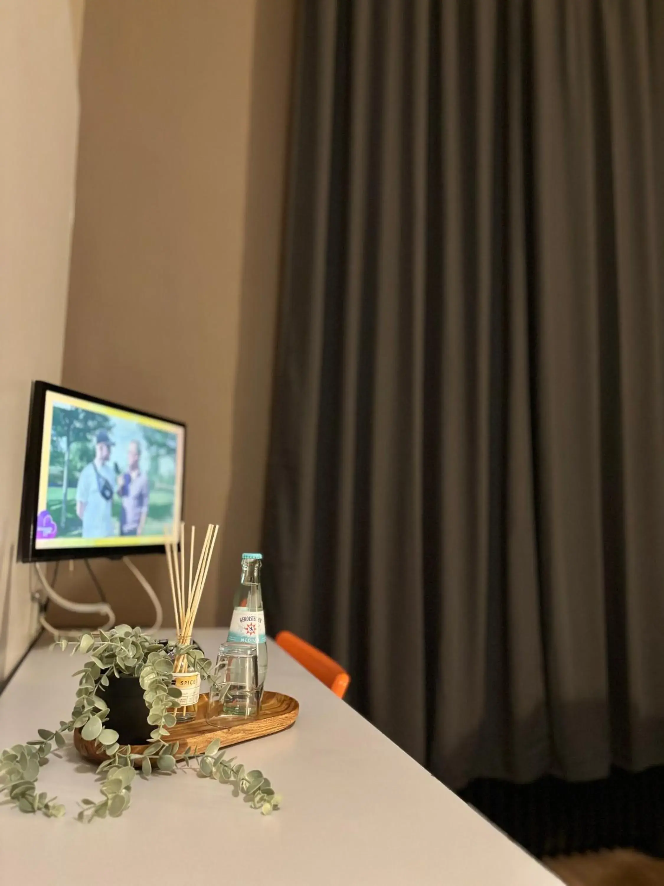 Single Room with Shared Bathroom in Colour Hotel Single Room with Shared Bathroom in Colour Hotel