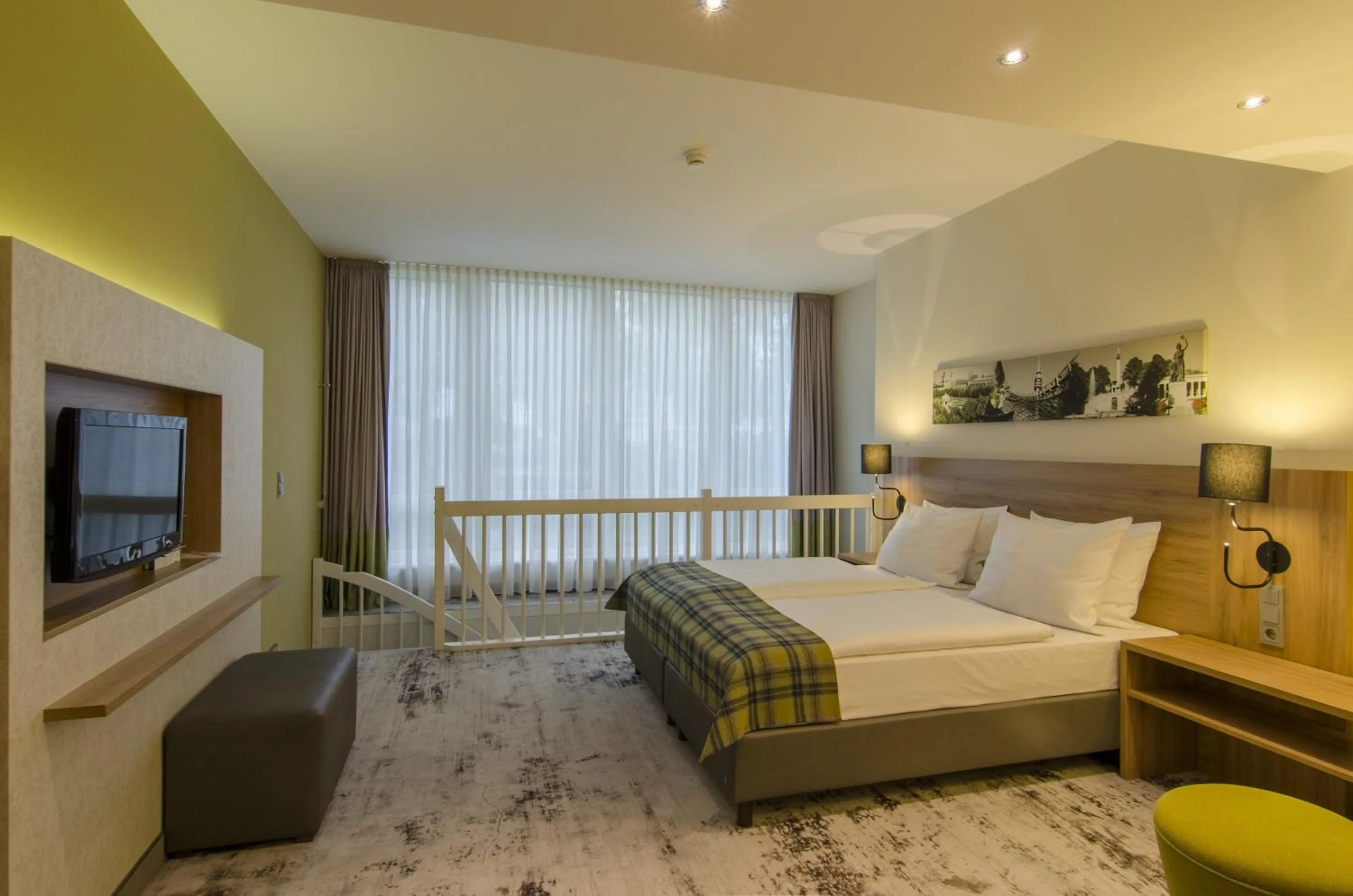 Photo of the whole room, Bed in Holiday Inn Munich Unterhaching by IHG