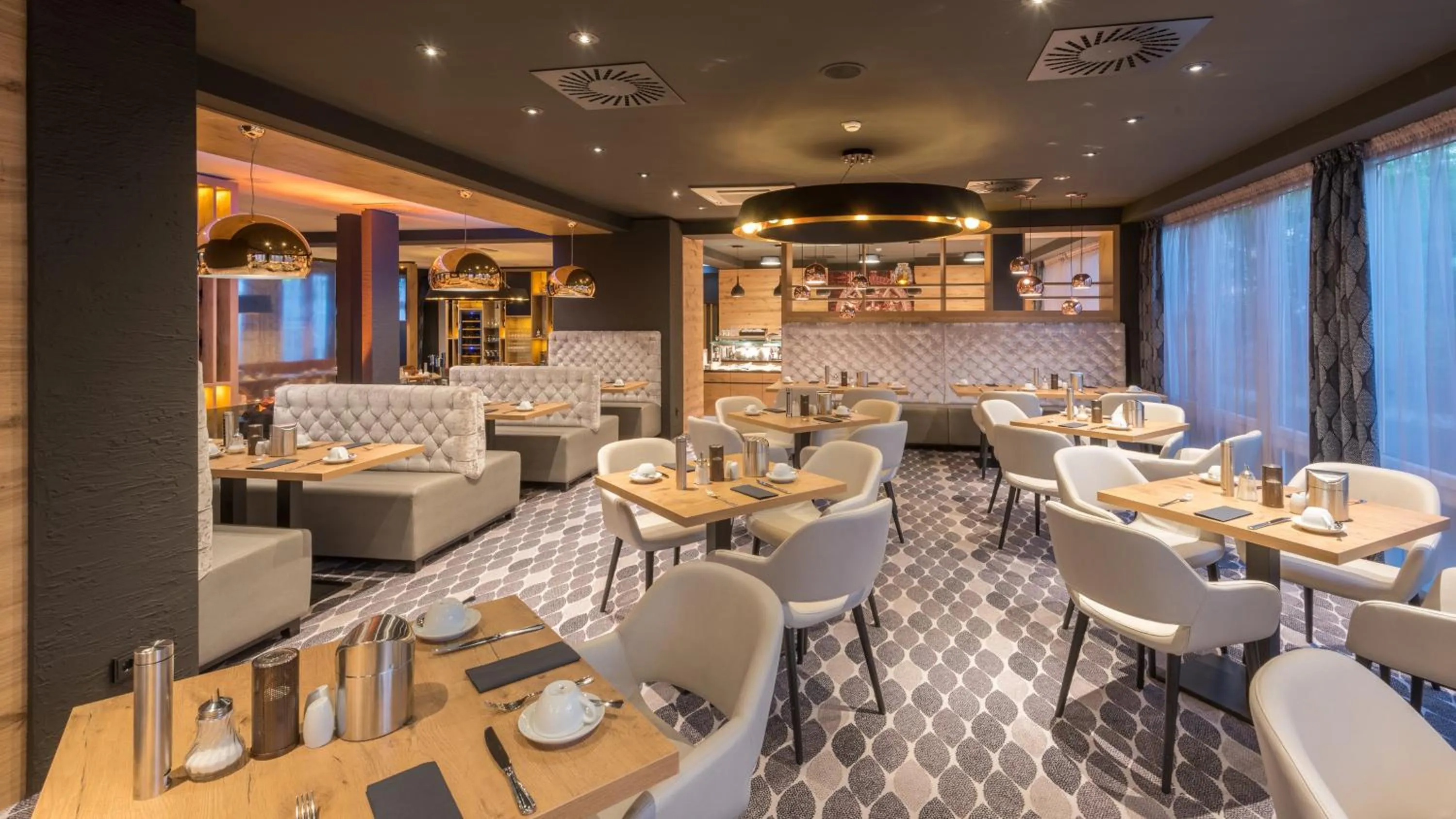 Restaurant/places to eat in Holiday Inn Munich Unterhaching by IHG