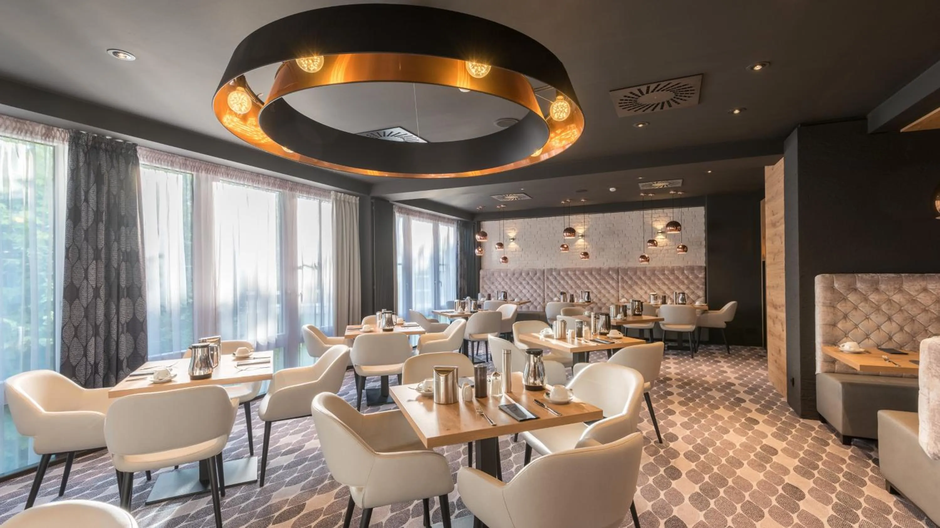 Restaurant/places to eat in Holiday Inn Munich Unterhaching by IHG