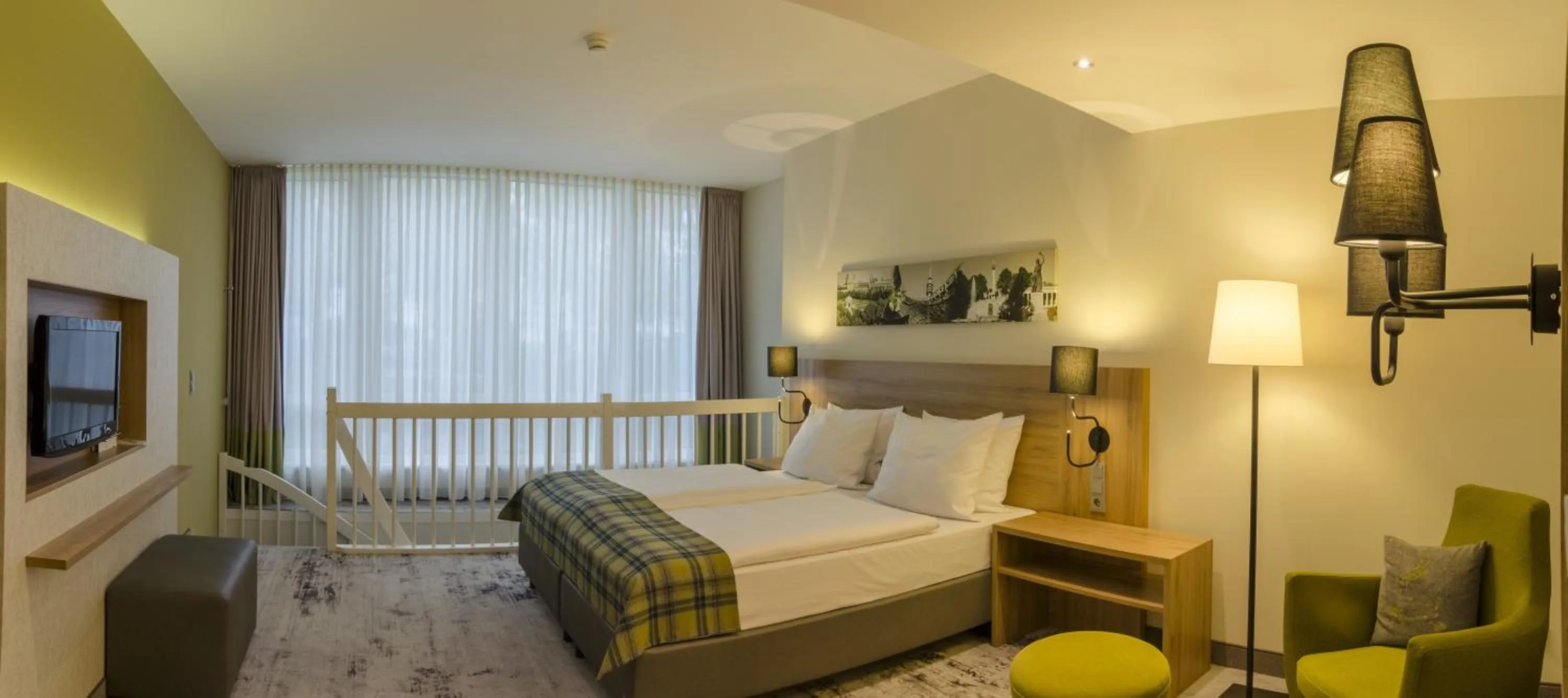 Photo of the whole room, Bed in Holiday Inn Munich Unterhaching by IHG