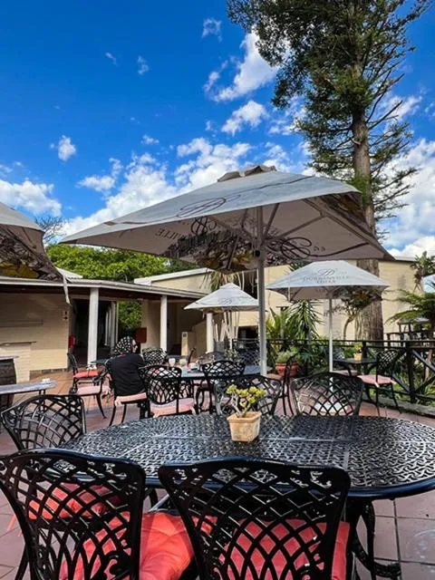 Restaurant/places to eat in Far Hills Country Hotel