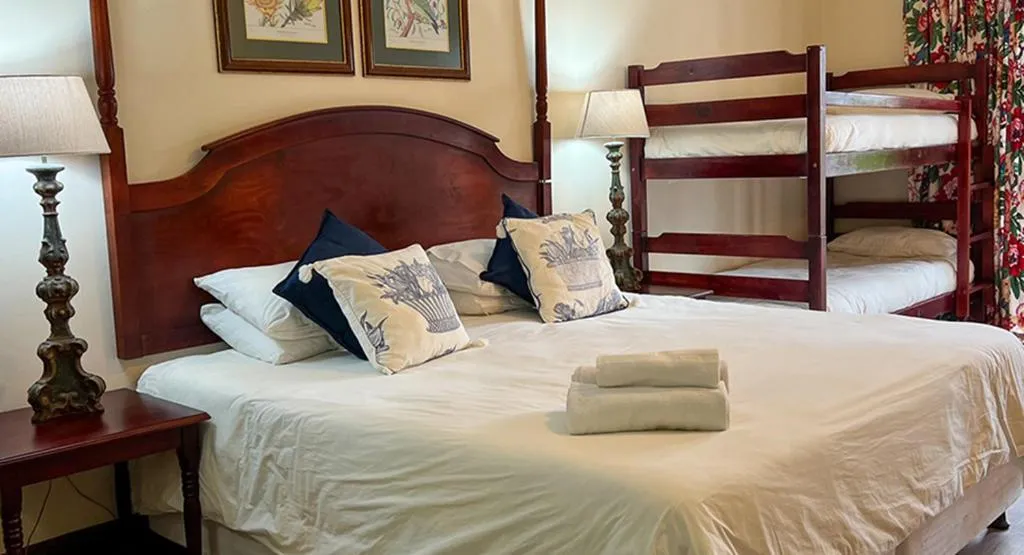 Bed in Far Hills Country Hotel