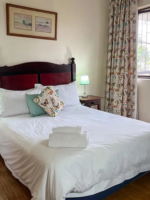 Bed in Far Hills Country Hotel