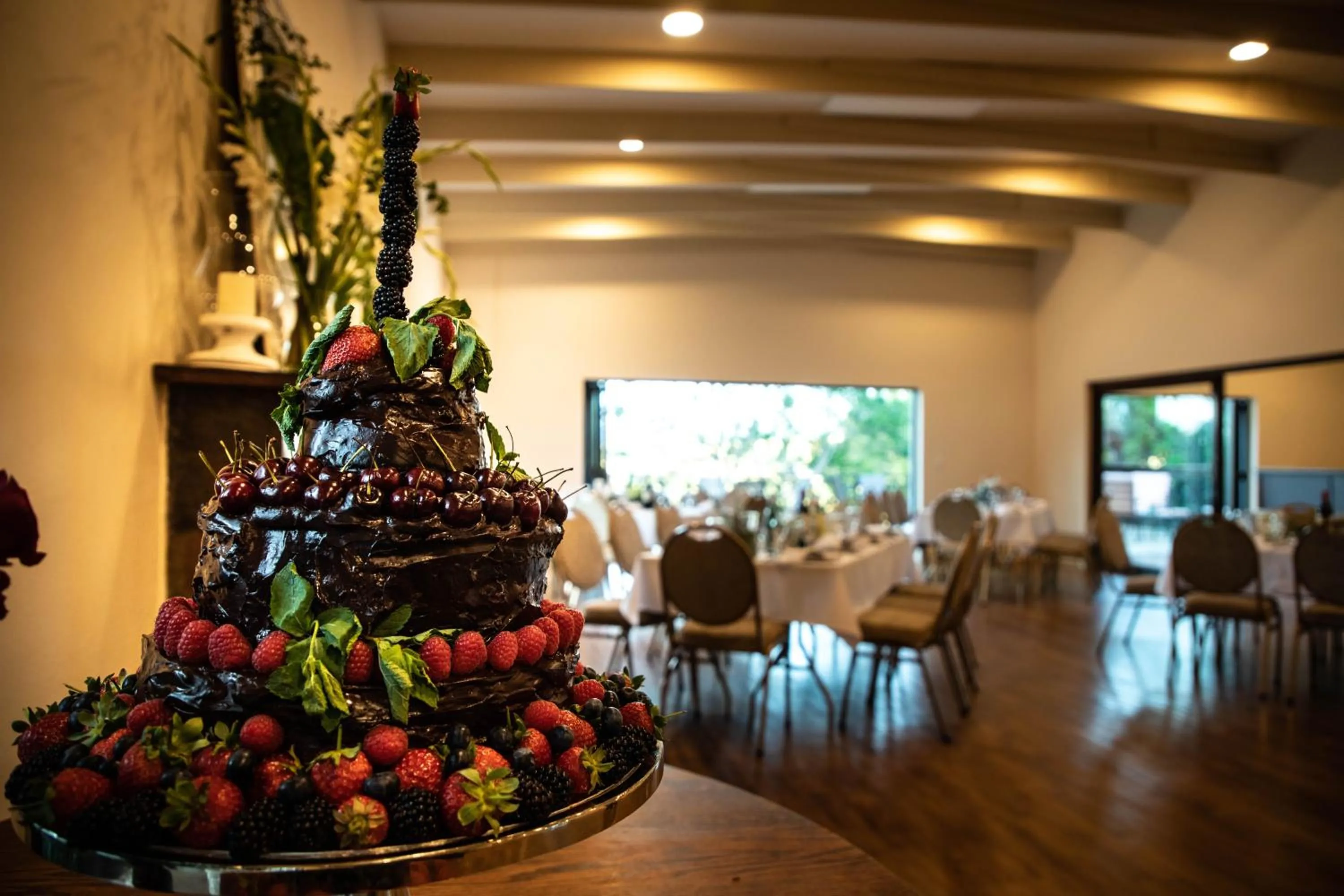 Restaurant/places to eat in Far Hills Country Hotel