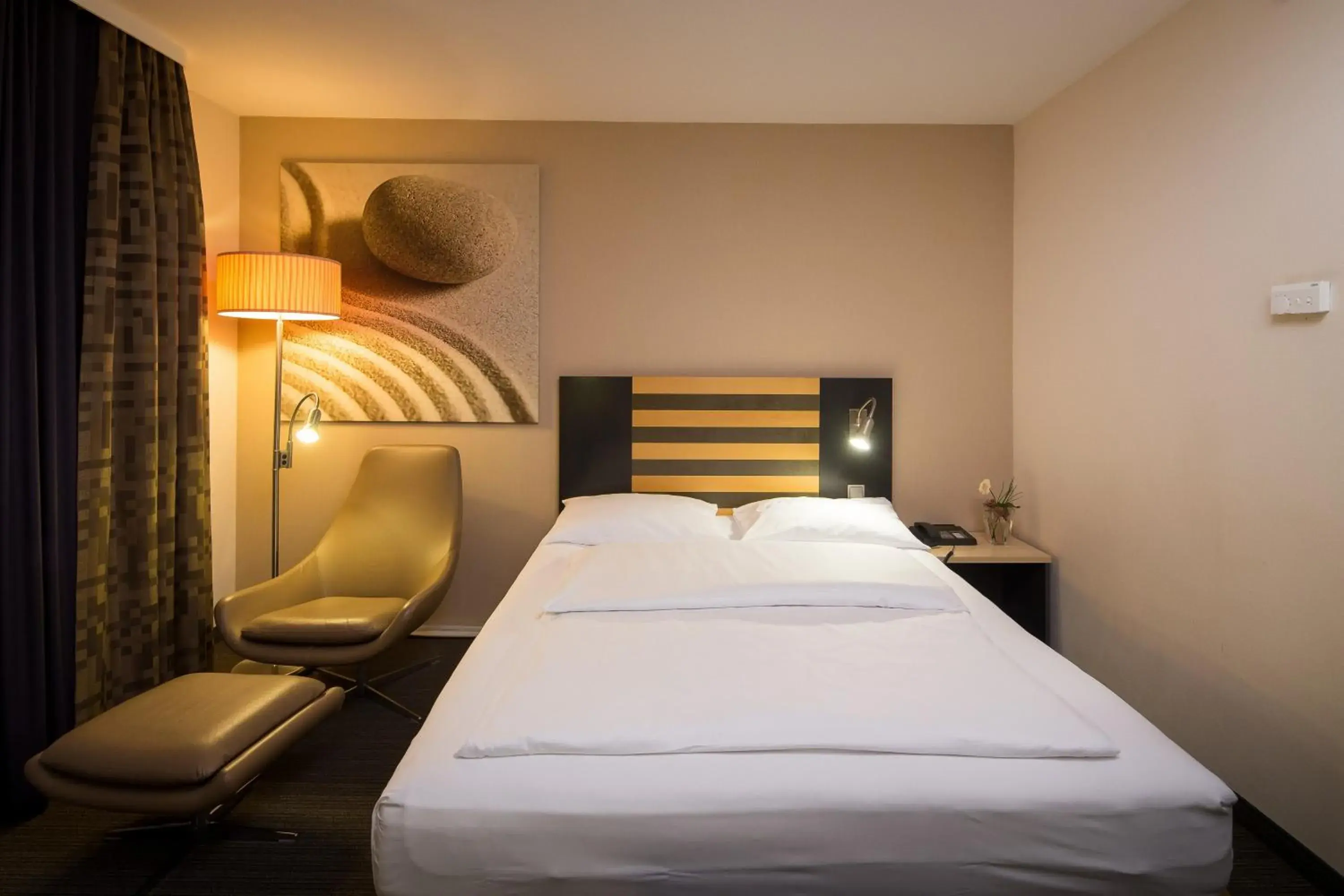 Queen Studio in Lindner Hotel Frankfurt Hochst, part of JdV by Hyatt Queen Studio in Lindner Hotel Frankfurt Hochst, part of JdV by Hyatt