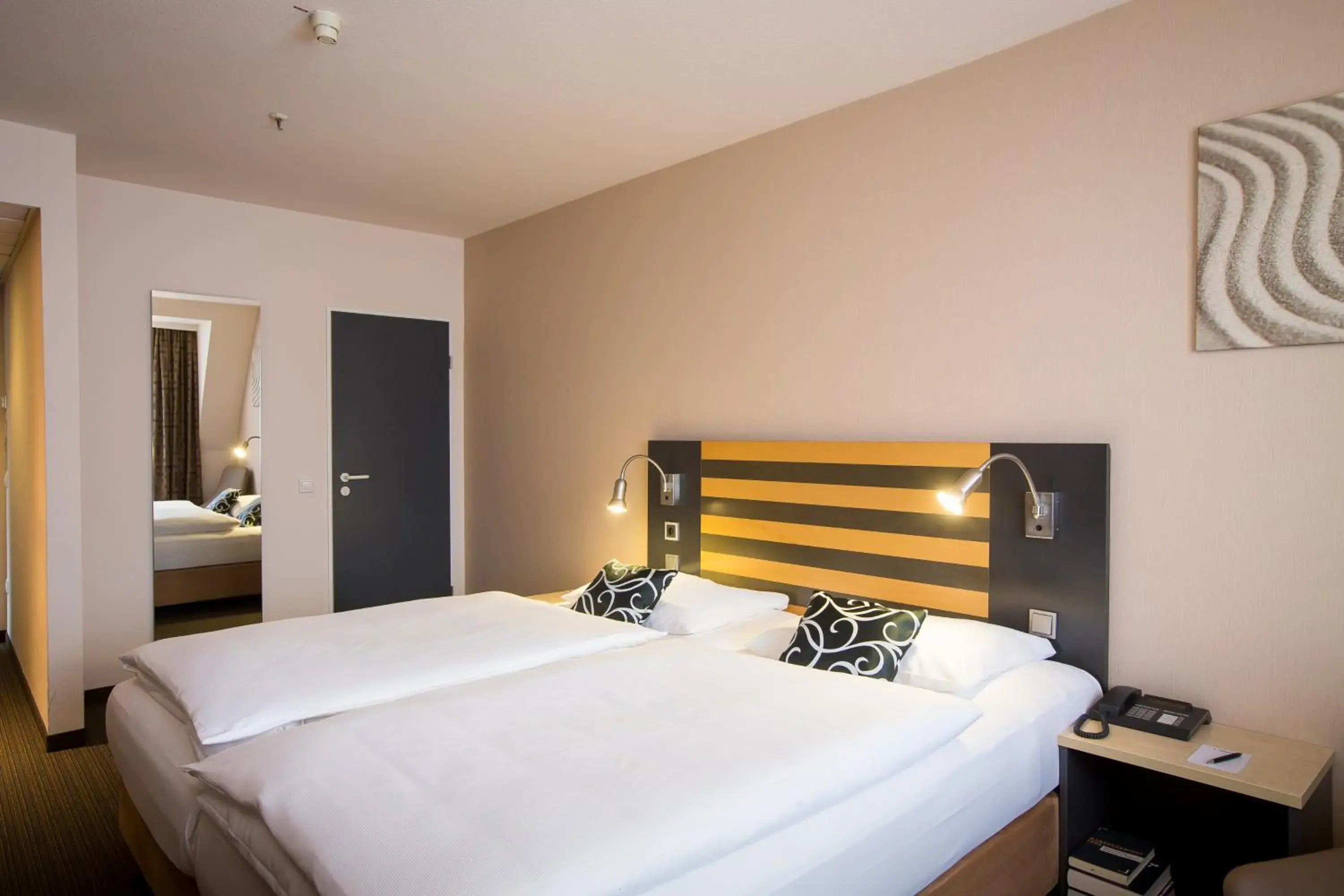 King Studio in Lindner Hotel Frankfurt Hochst, part of JdV by Hyatt King Studio in Lindner Hotel Frankfurt Hochst, part of JdV by Hyatt