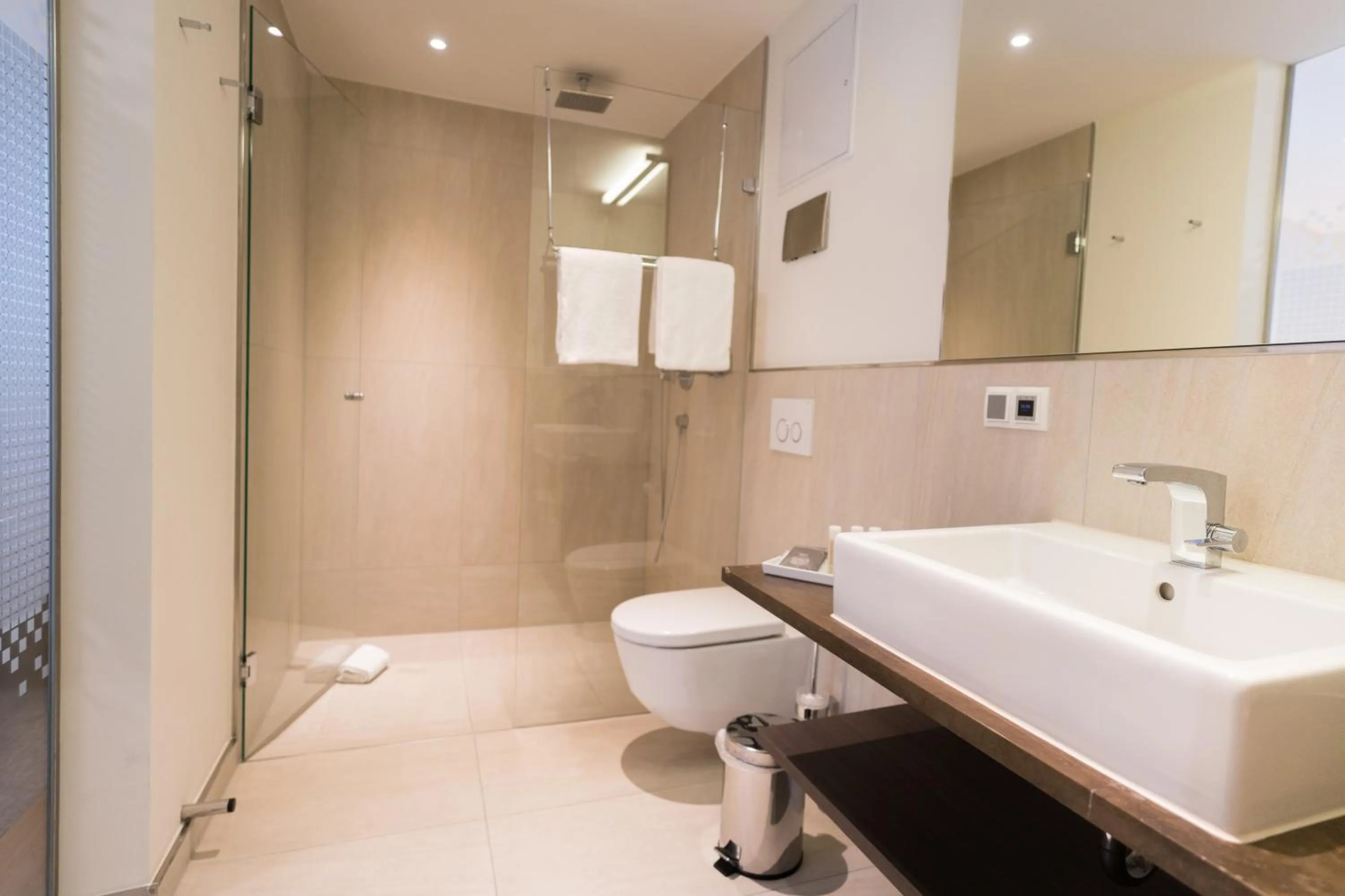 Shower in Olymp Munich