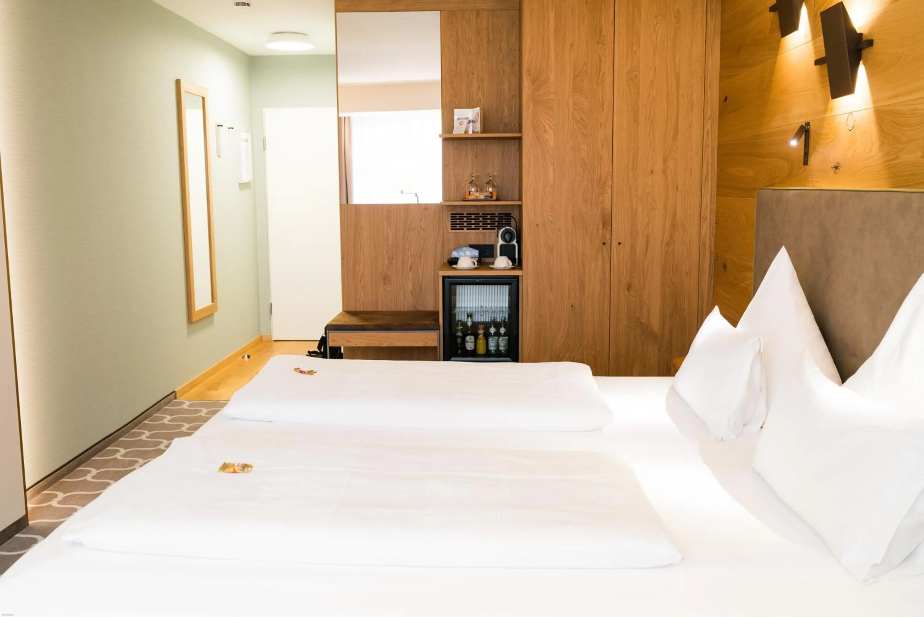 Photo of the whole room, Bed in Olymp Munich