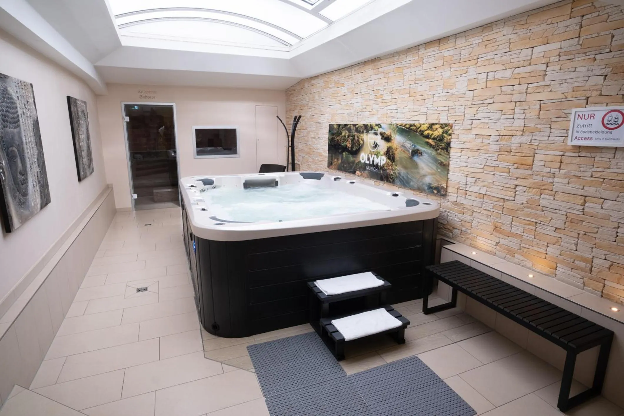 Hot Tub in Olymp Munich