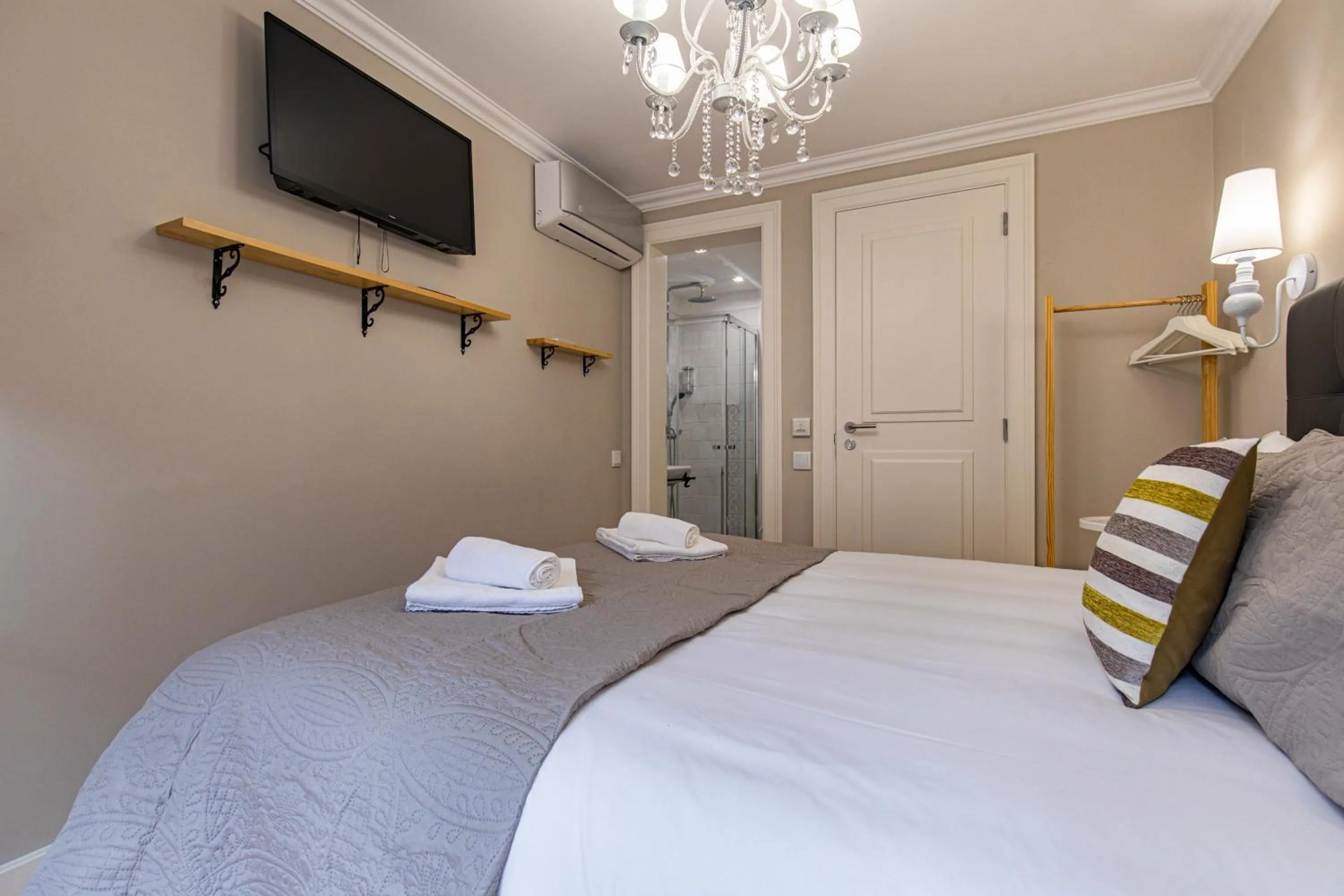 TV and multimedia, Bed in LovelyStay - Charming Douradoures I
