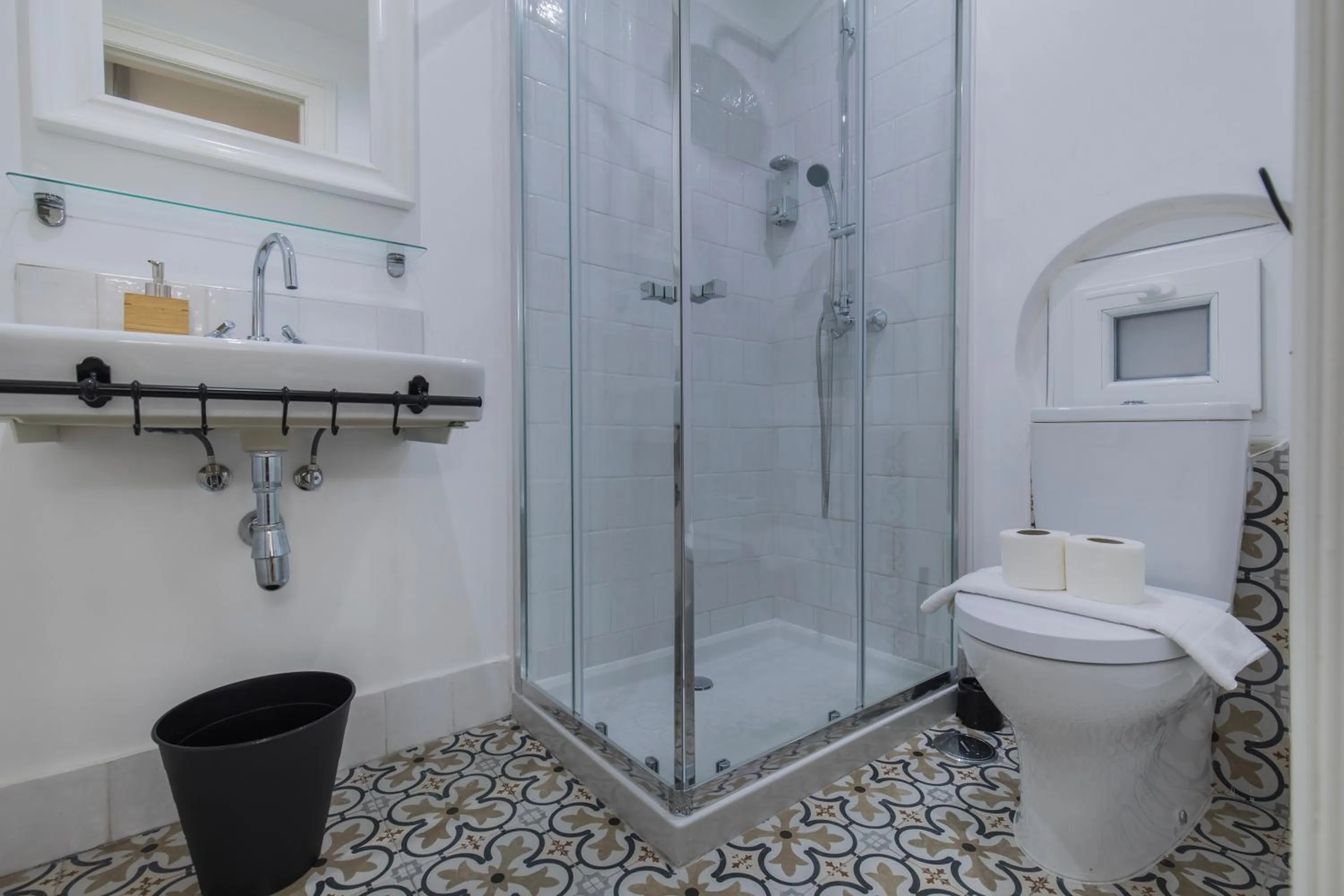 Bathroom in LovelyStay - Charming Douradoures I