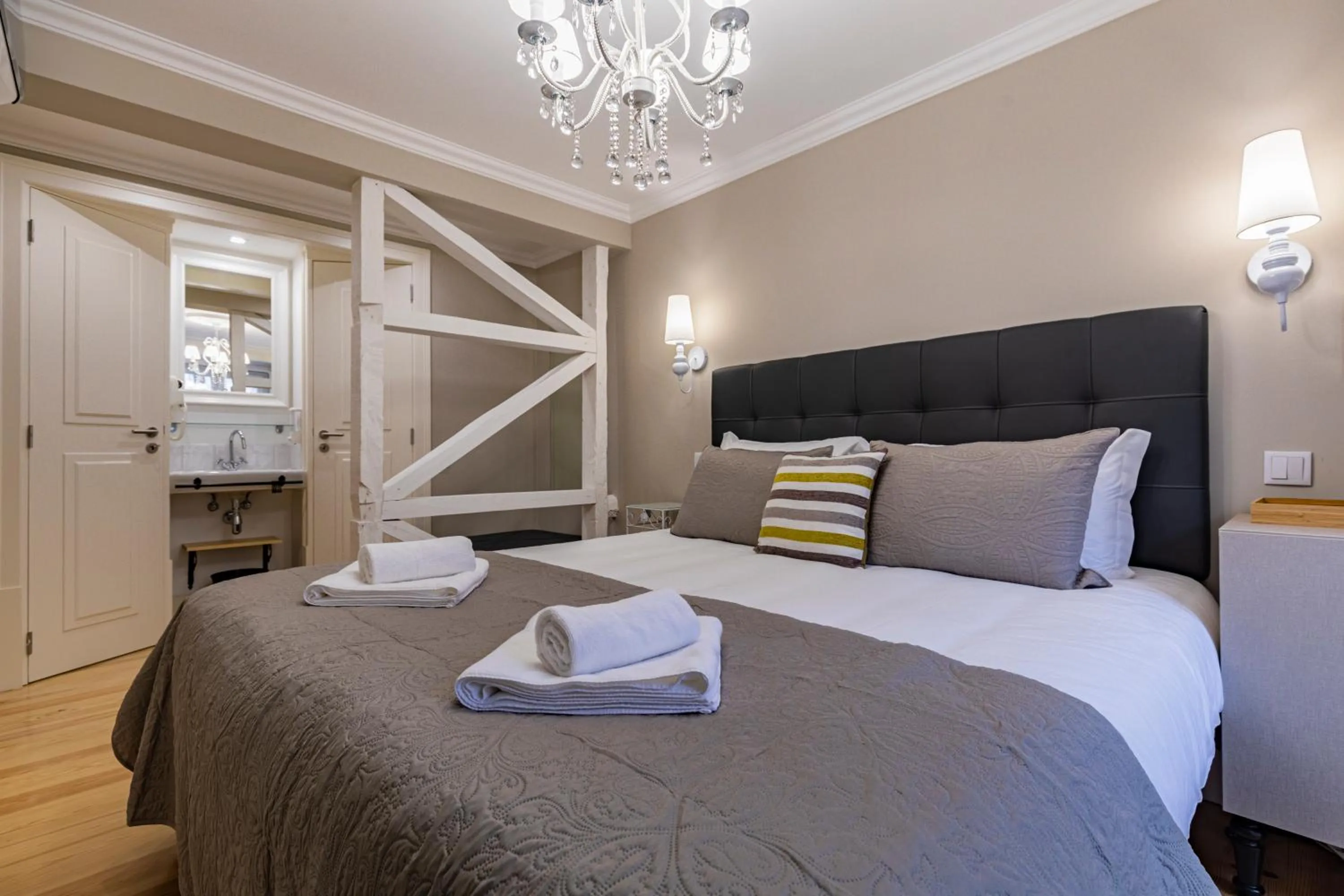 Bed in LovelyStay - Charming Douradoures I