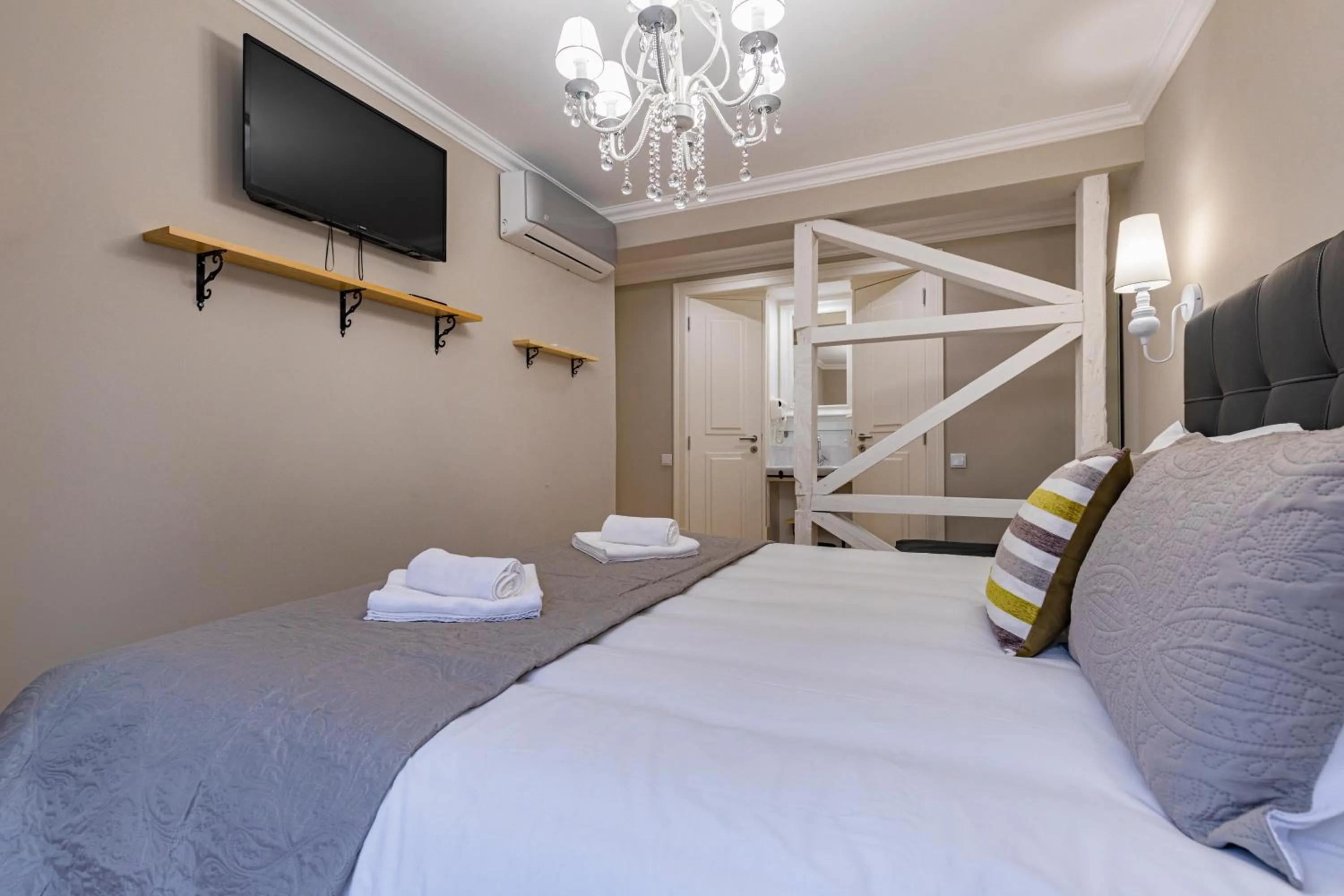 TV and multimedia, Bed in LovelyStay - Charming Douradoures I