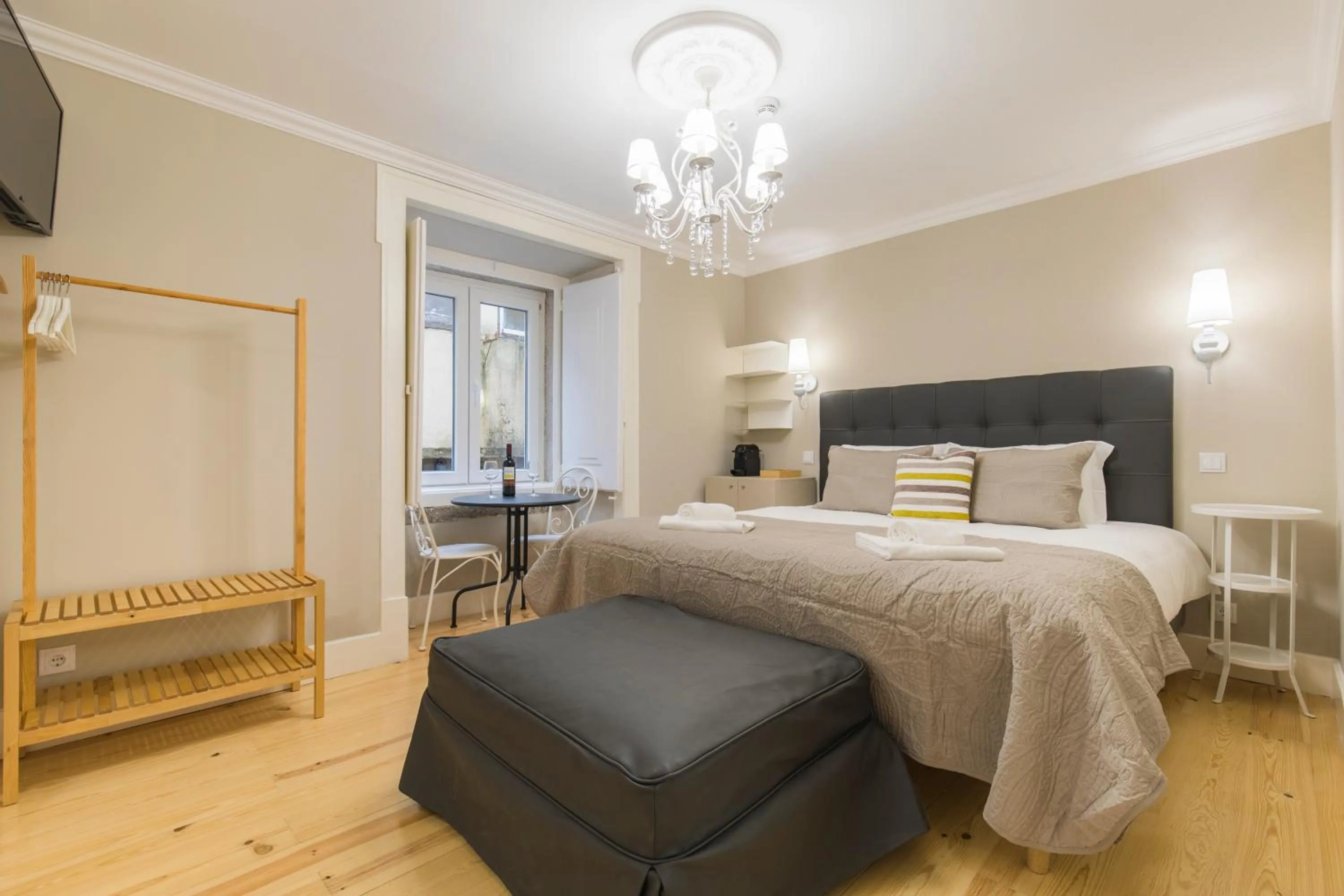 Bed in LovelyStay - Charming Douradoures I