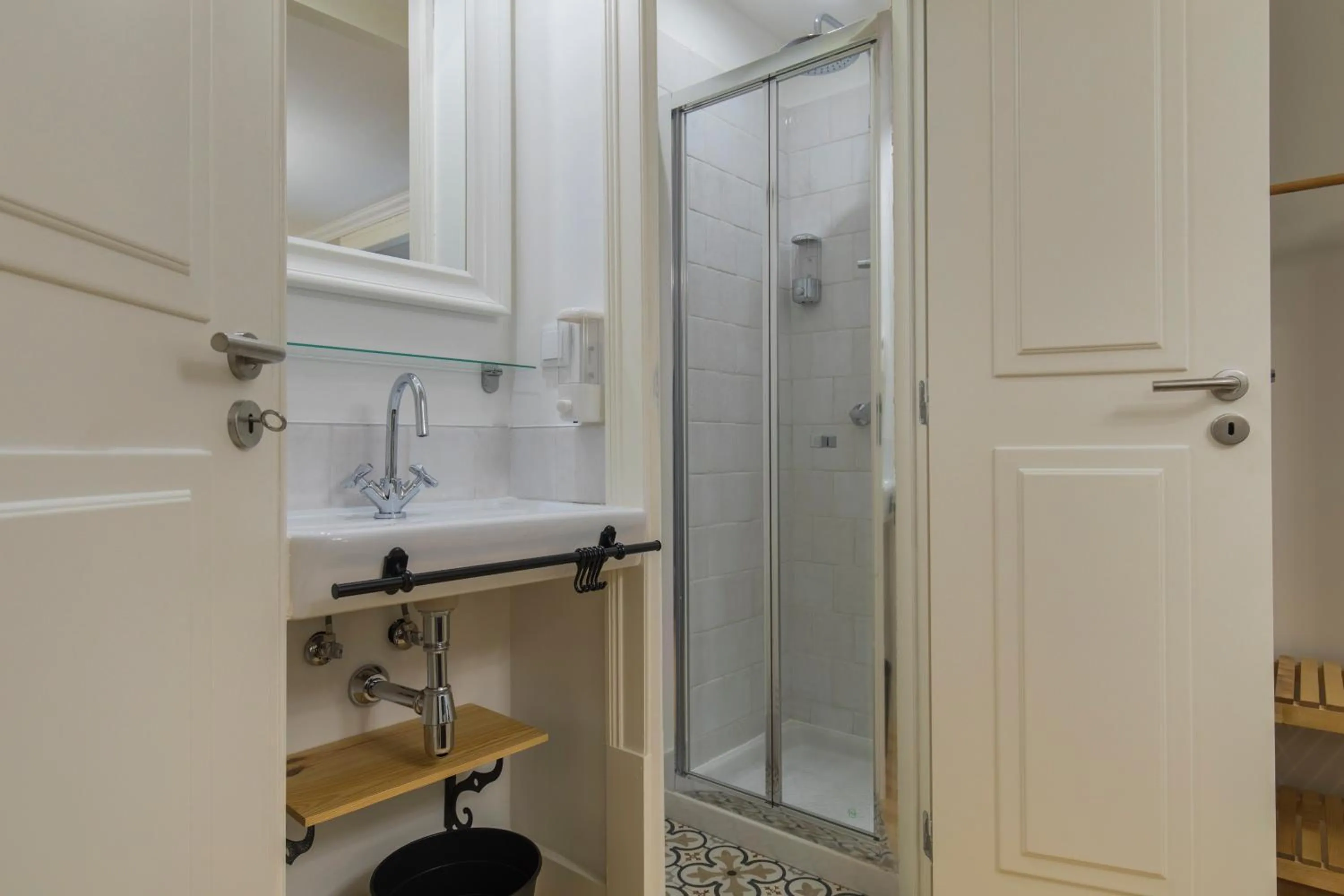 Bathroom in LovelyStay - Charming Douradoures I