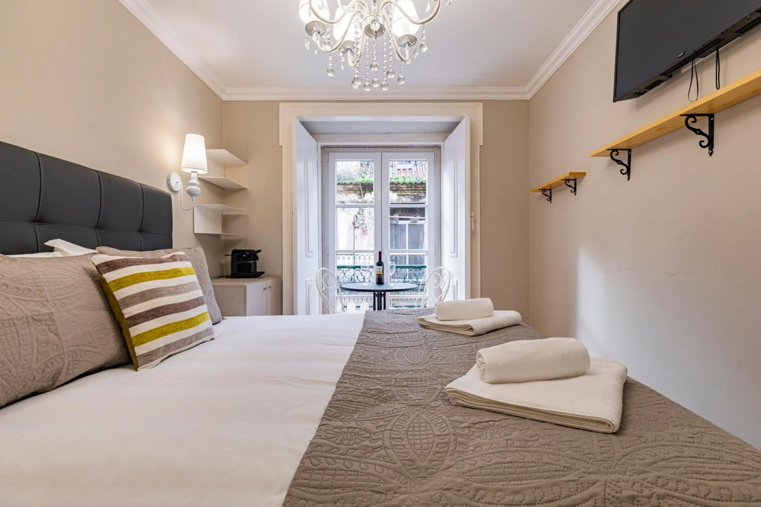 Bed in LovelyStay - Charming Douradoures I