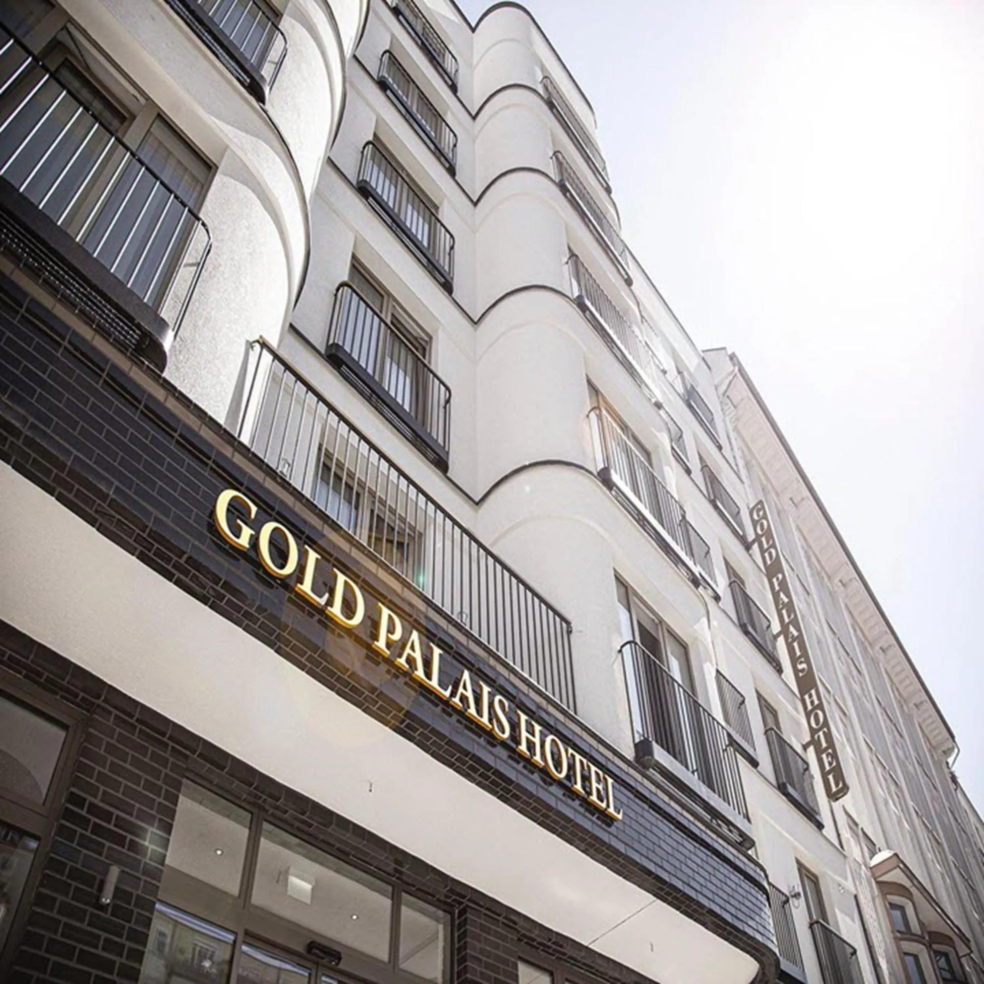 Property building in Gold Palais Hotel