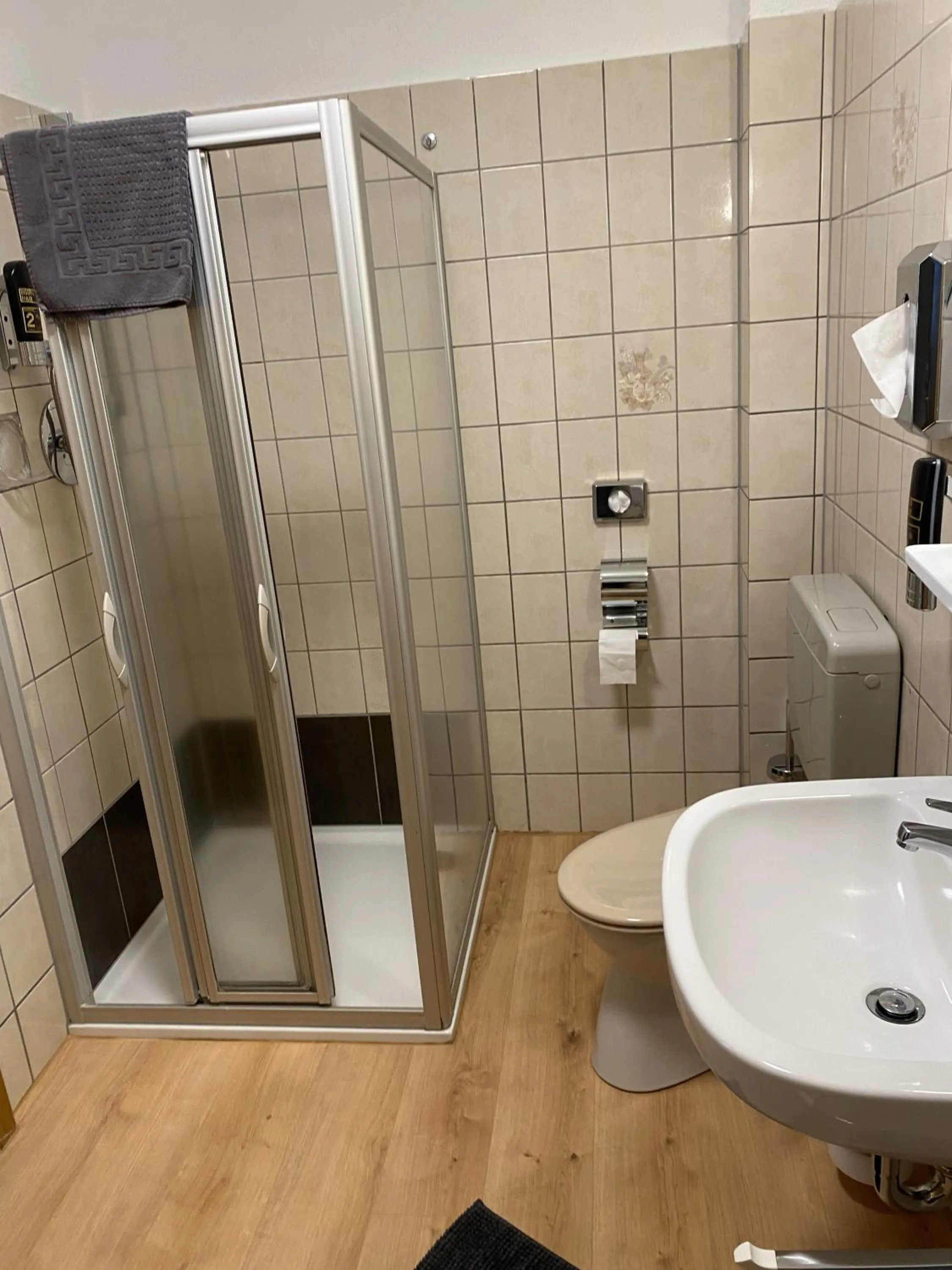 Shower in Gasthof Hotel Bräustübl und Haus Boutique